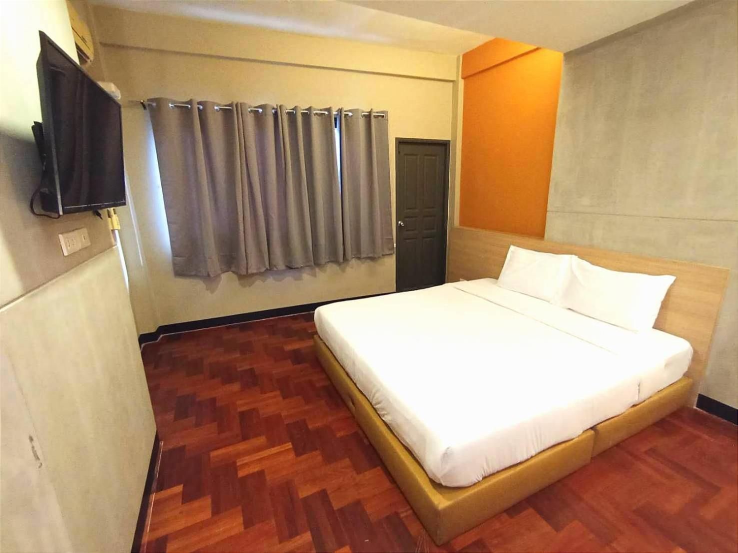 Standard Double Room with Shared Bathroom