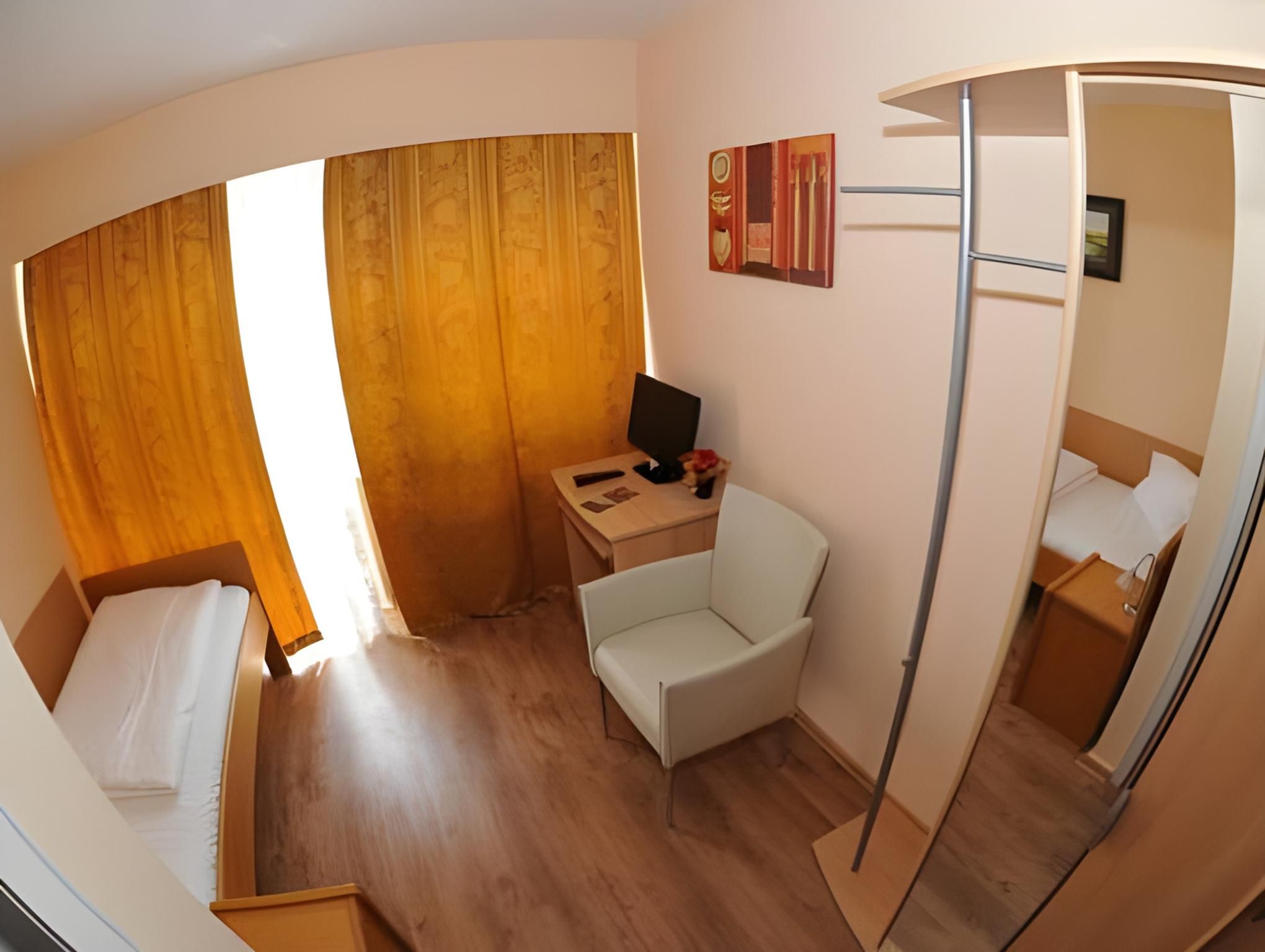 Single Room with Shared Bathroom
