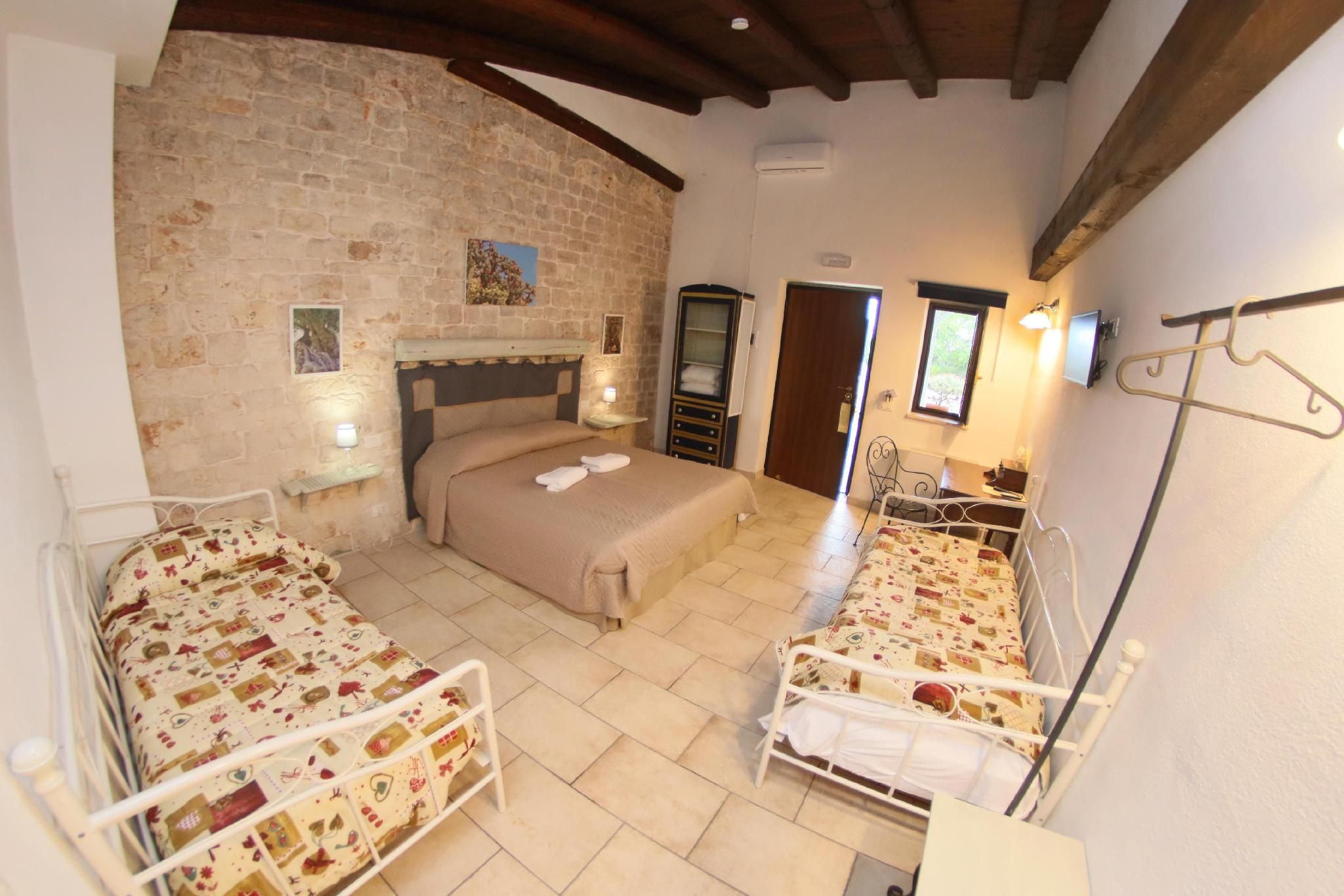 Agriturismo Masseria Alberotanza Quadruple Room