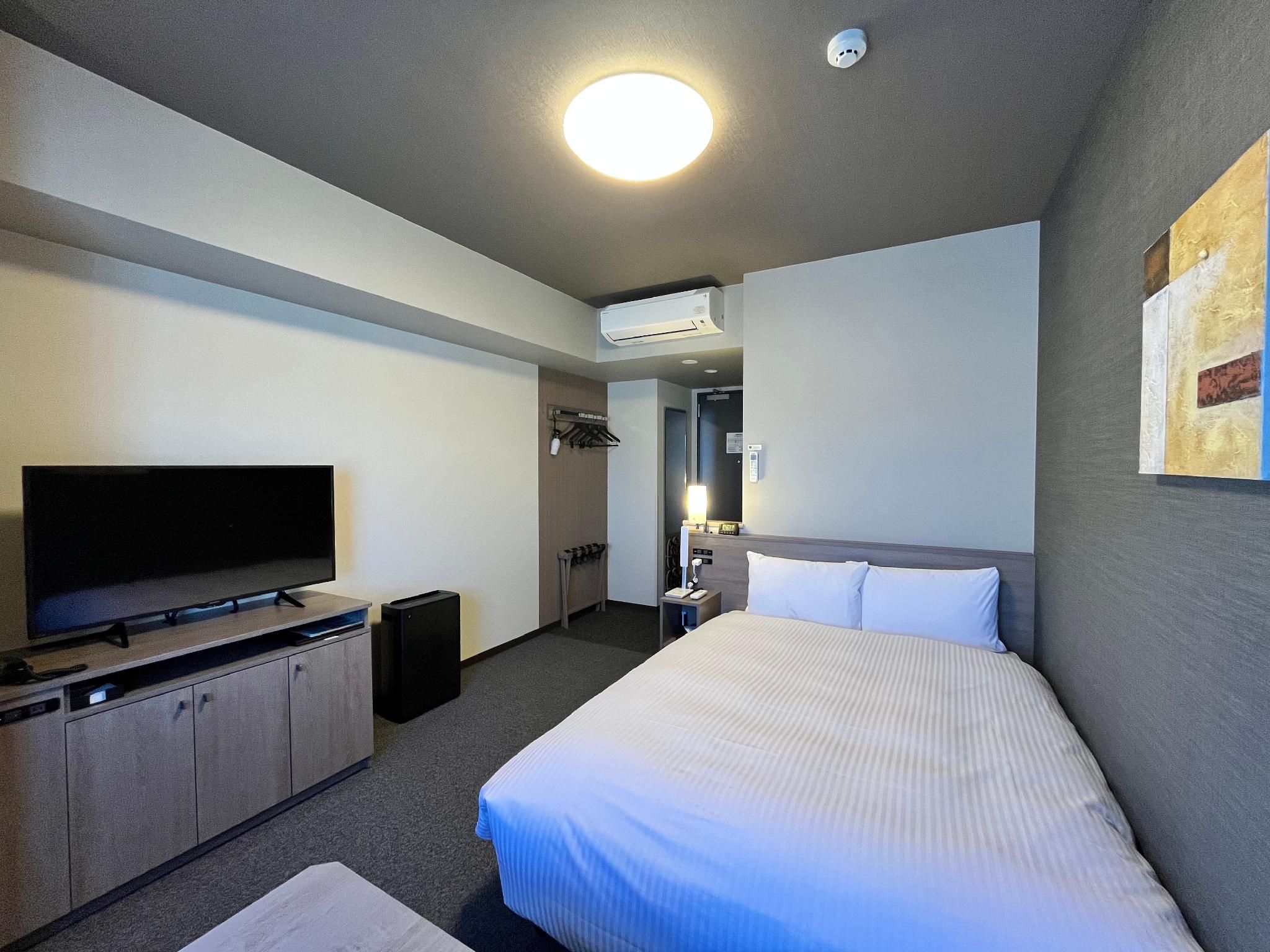 Semi Double Room - Electronic Cigarette Only