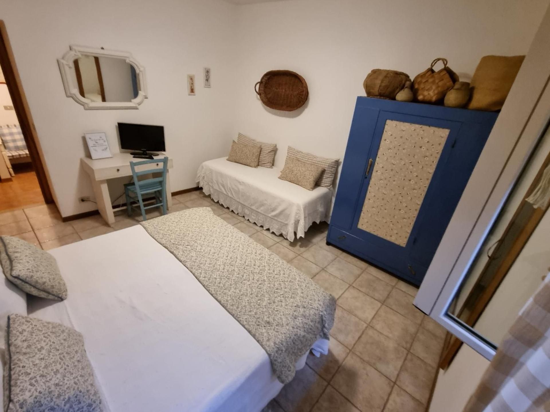 Deluxe One-Bedroom Apartment