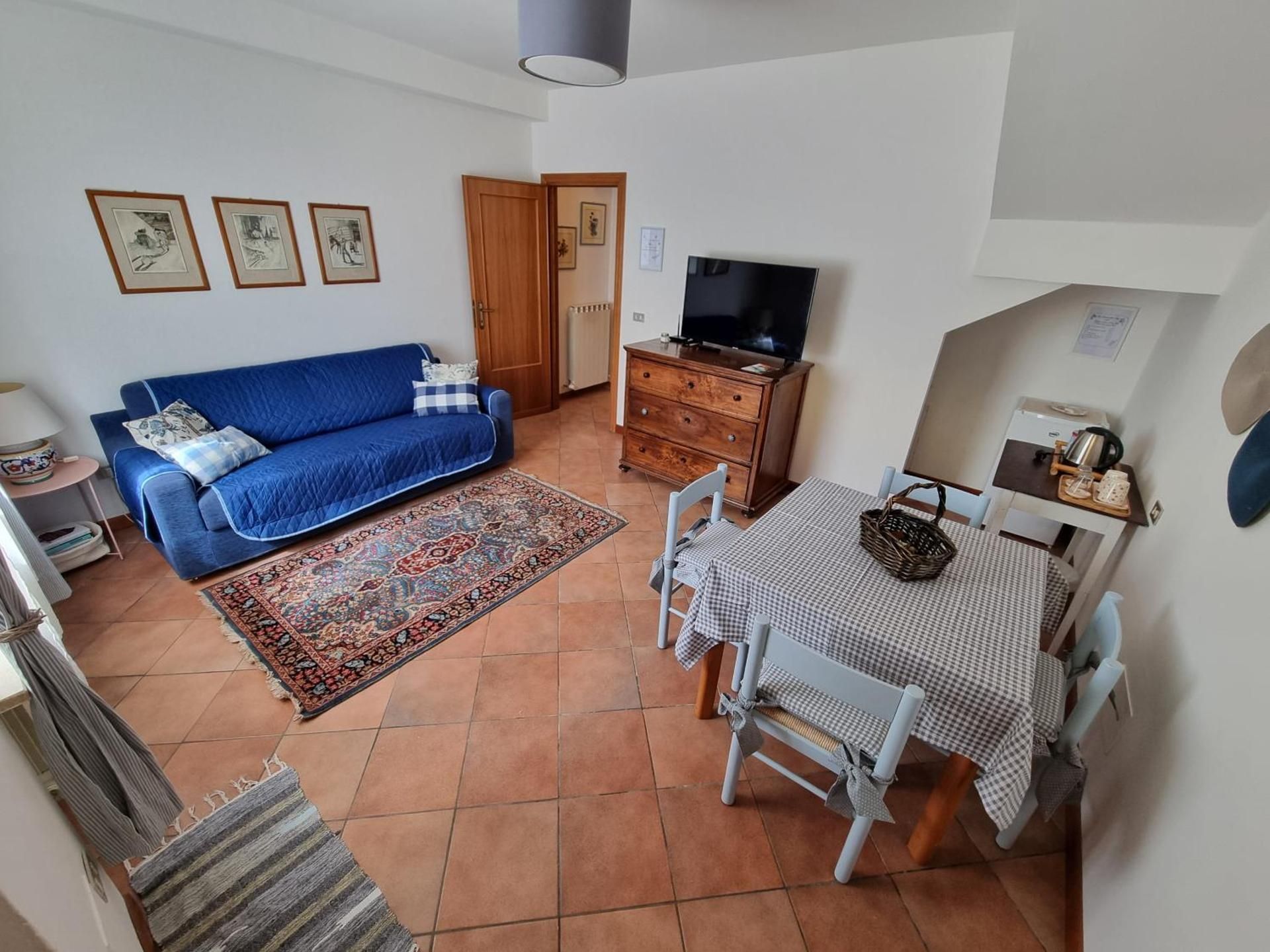 Deluxe One-Bedroom Apartment