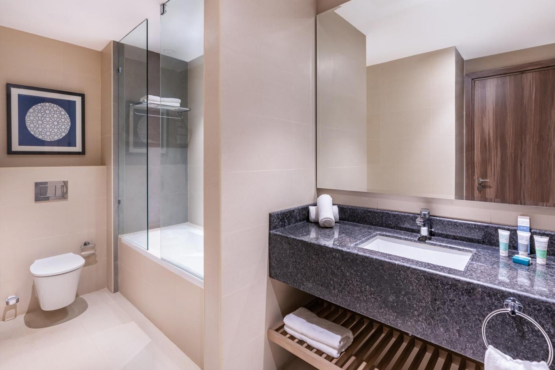 One-Bedroom King Suite with Courtyard View