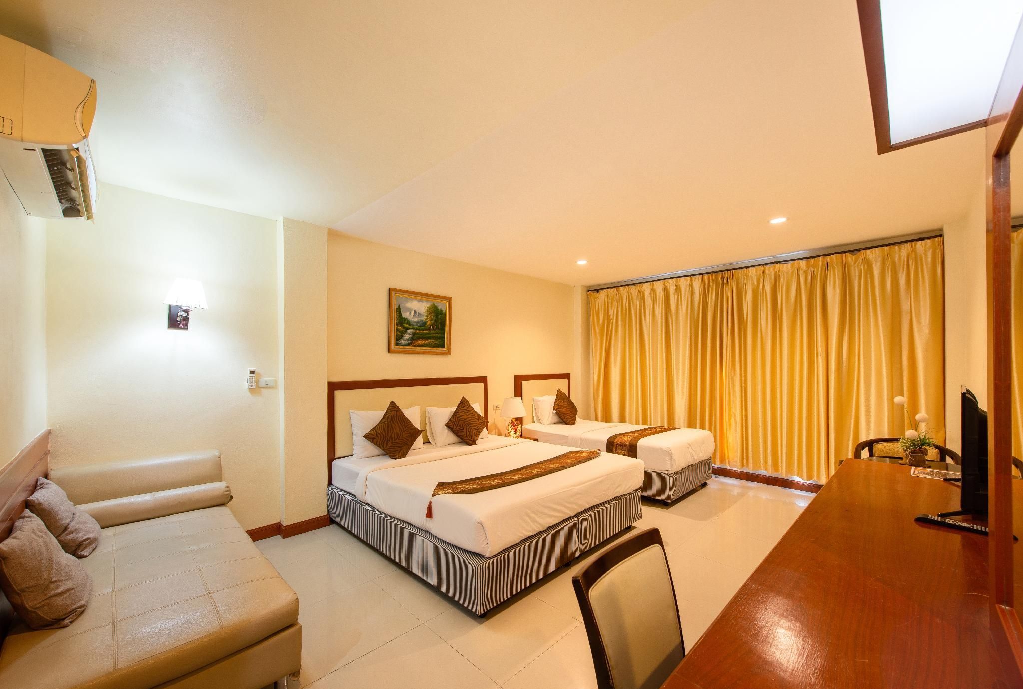 Family Room (3 Adults)