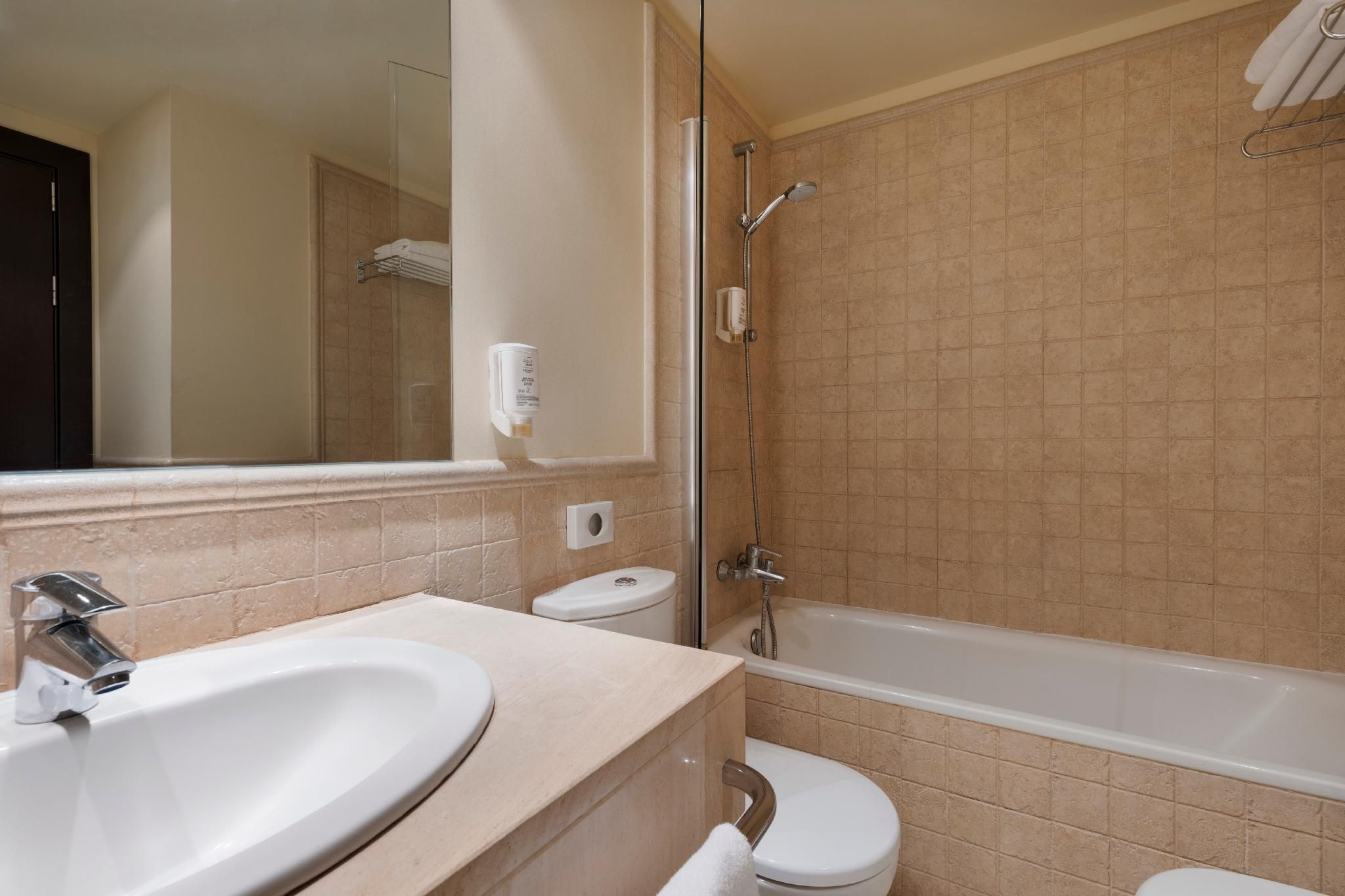 2-Bedroom Apartment for 3 Adults