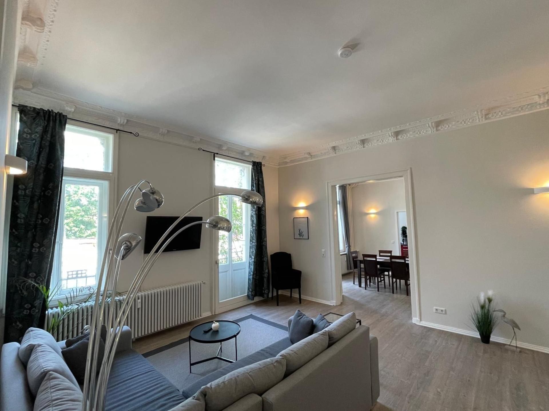 DELUXE APARTMENT