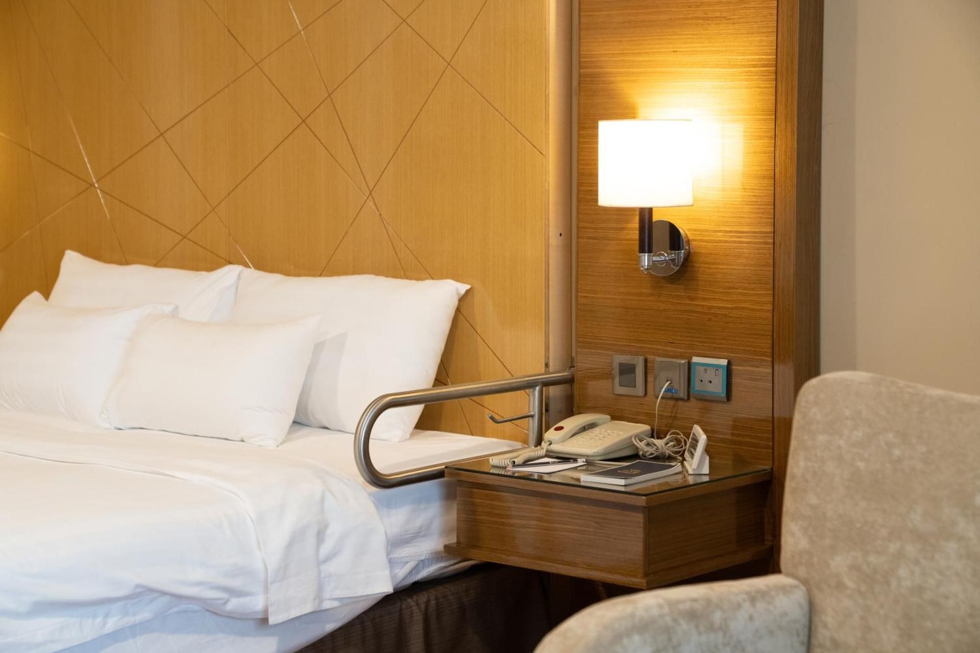 Junior Kins Suite with Sofa Bed - Mobility Accessible