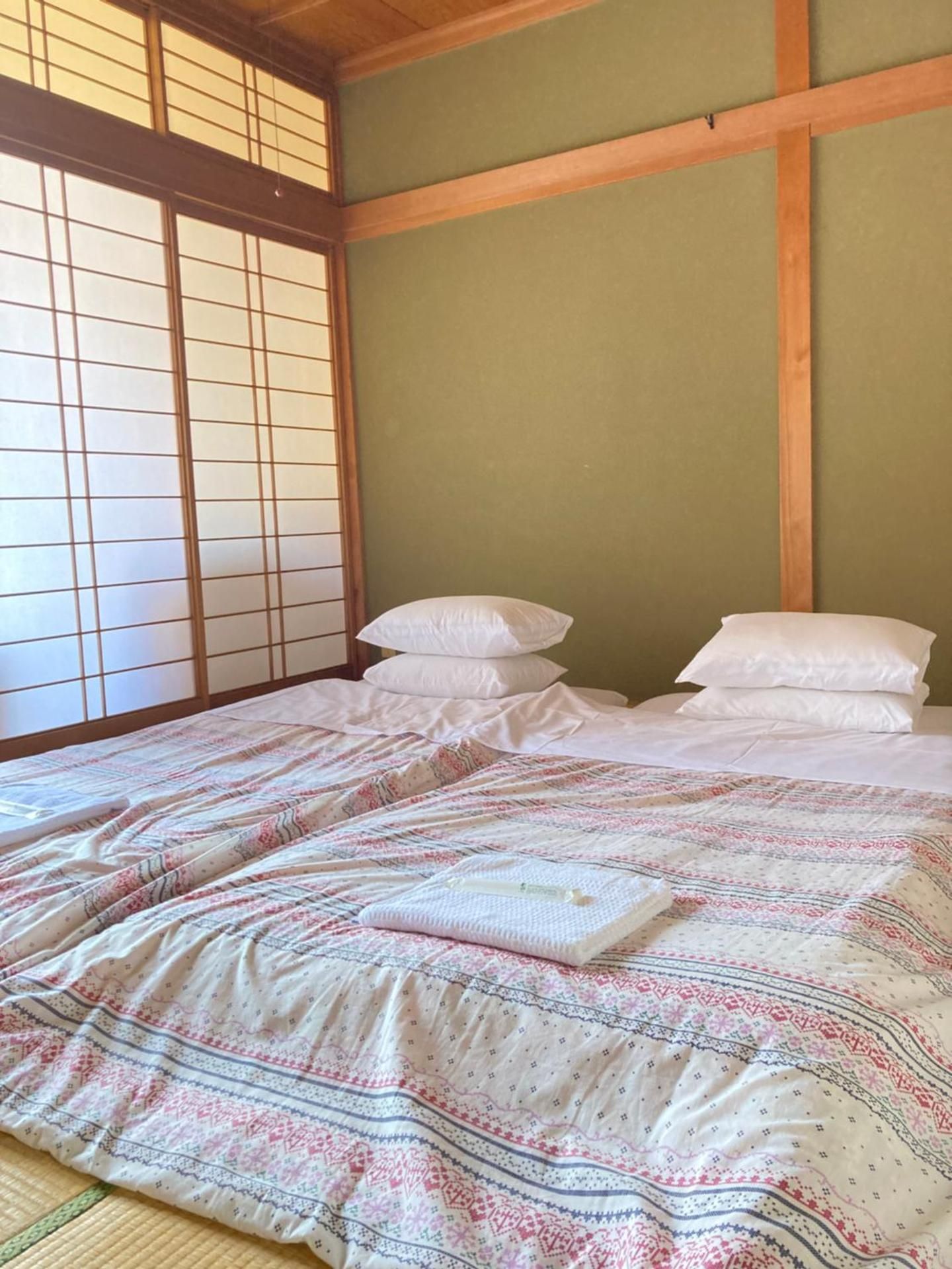 Standard Twin Room with Shared Bathroom