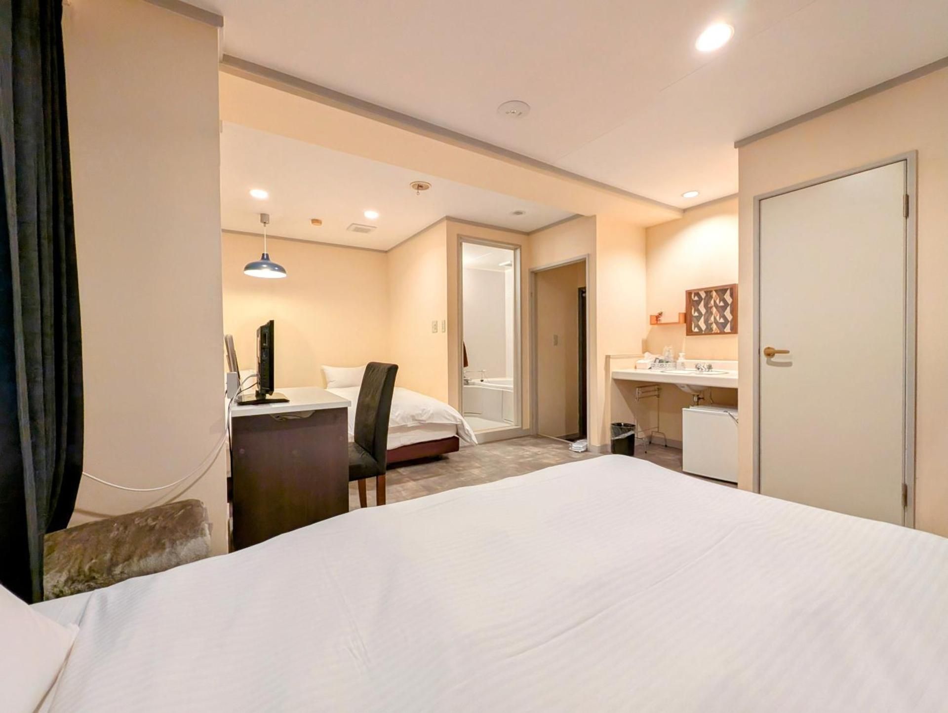 Moderate triple room