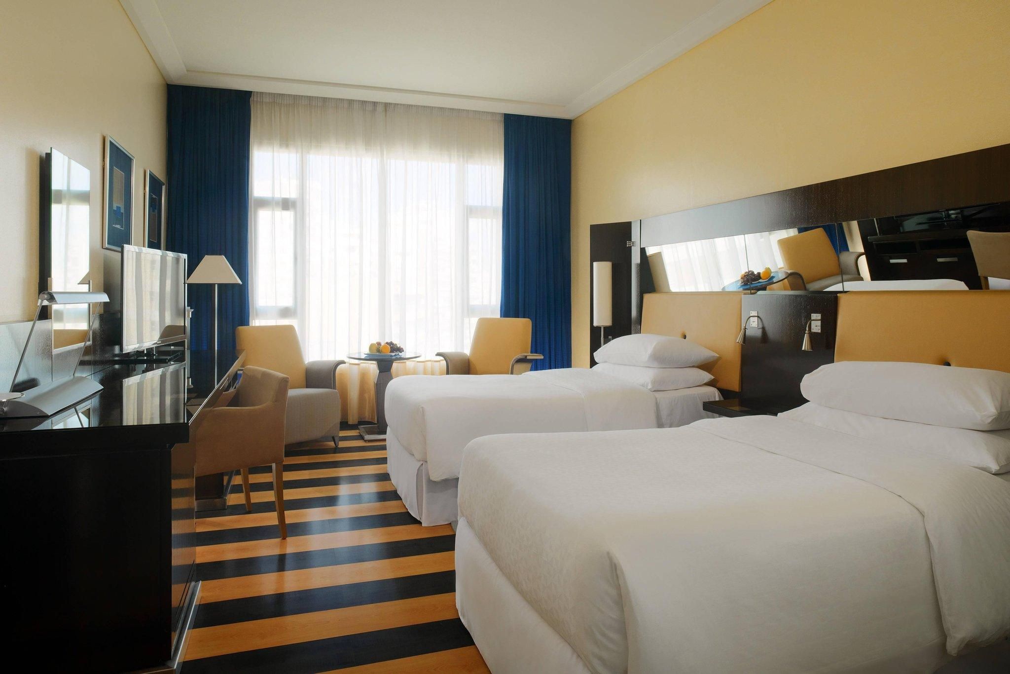 Preferred Twin, Guest room, 2 Twin, Partial ocean view, High floor, Pool access