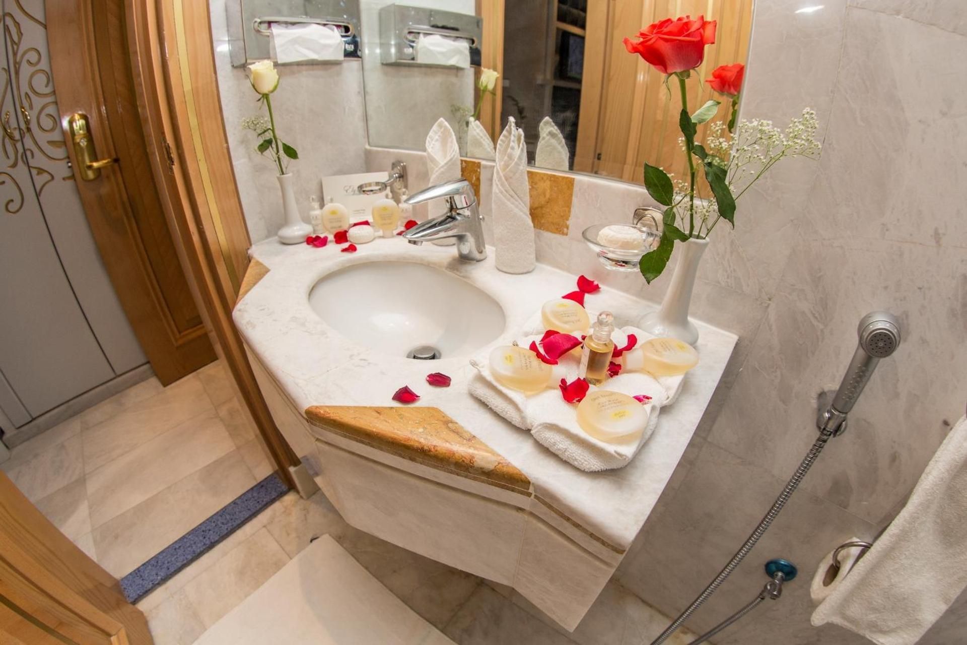 Montana Al Azizia Hotel Twin Room 3