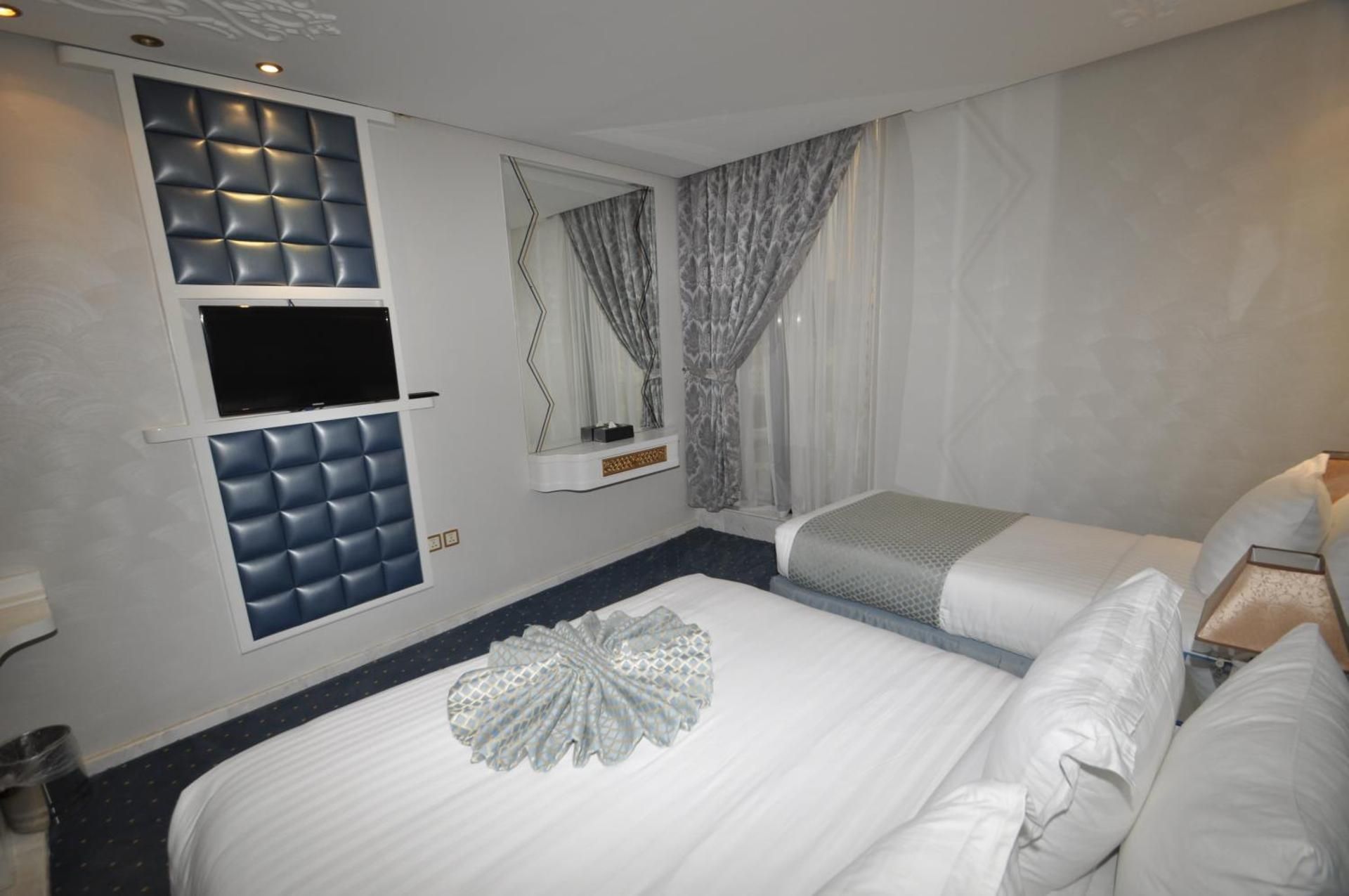 Connecting Room for 5 People - Non-Smoking