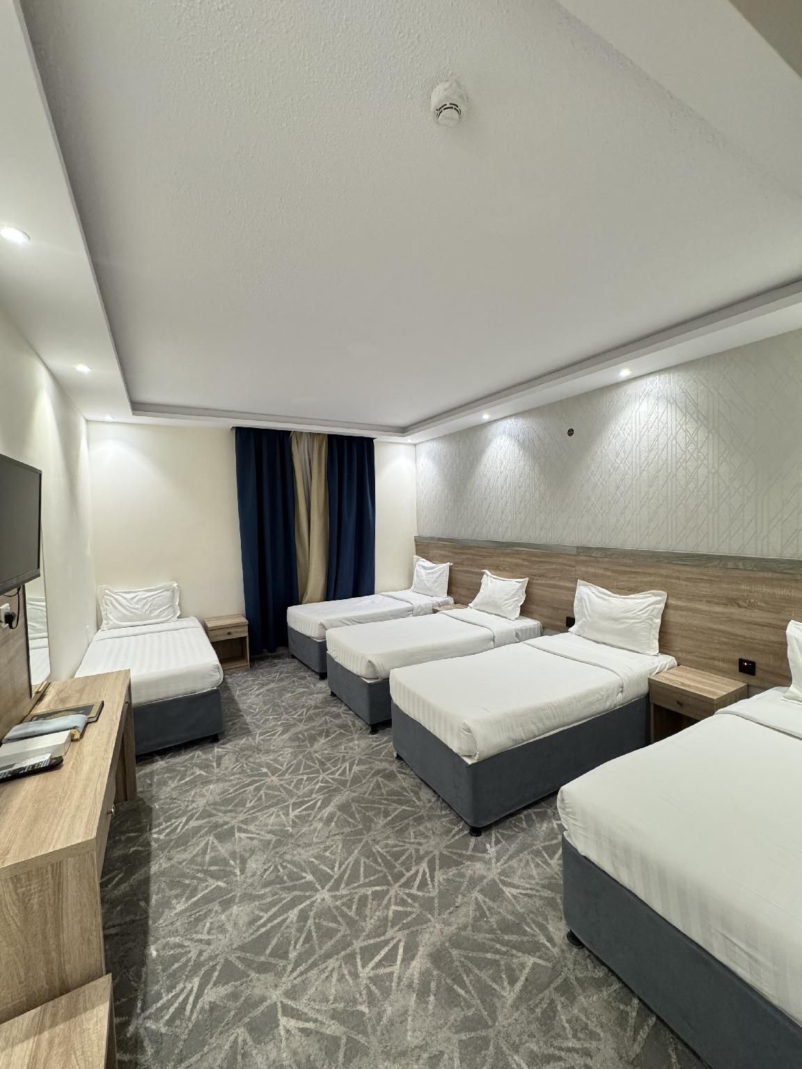 Quintuple Family Suite