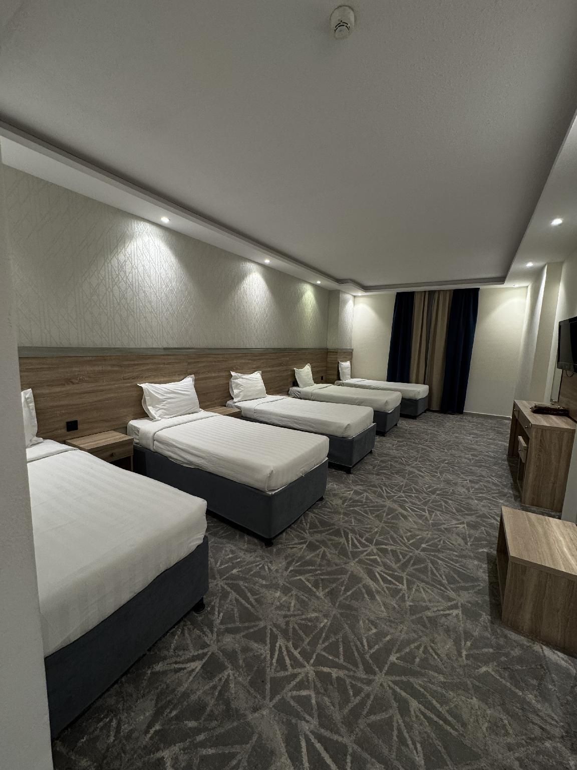 Quintuple Family Suite