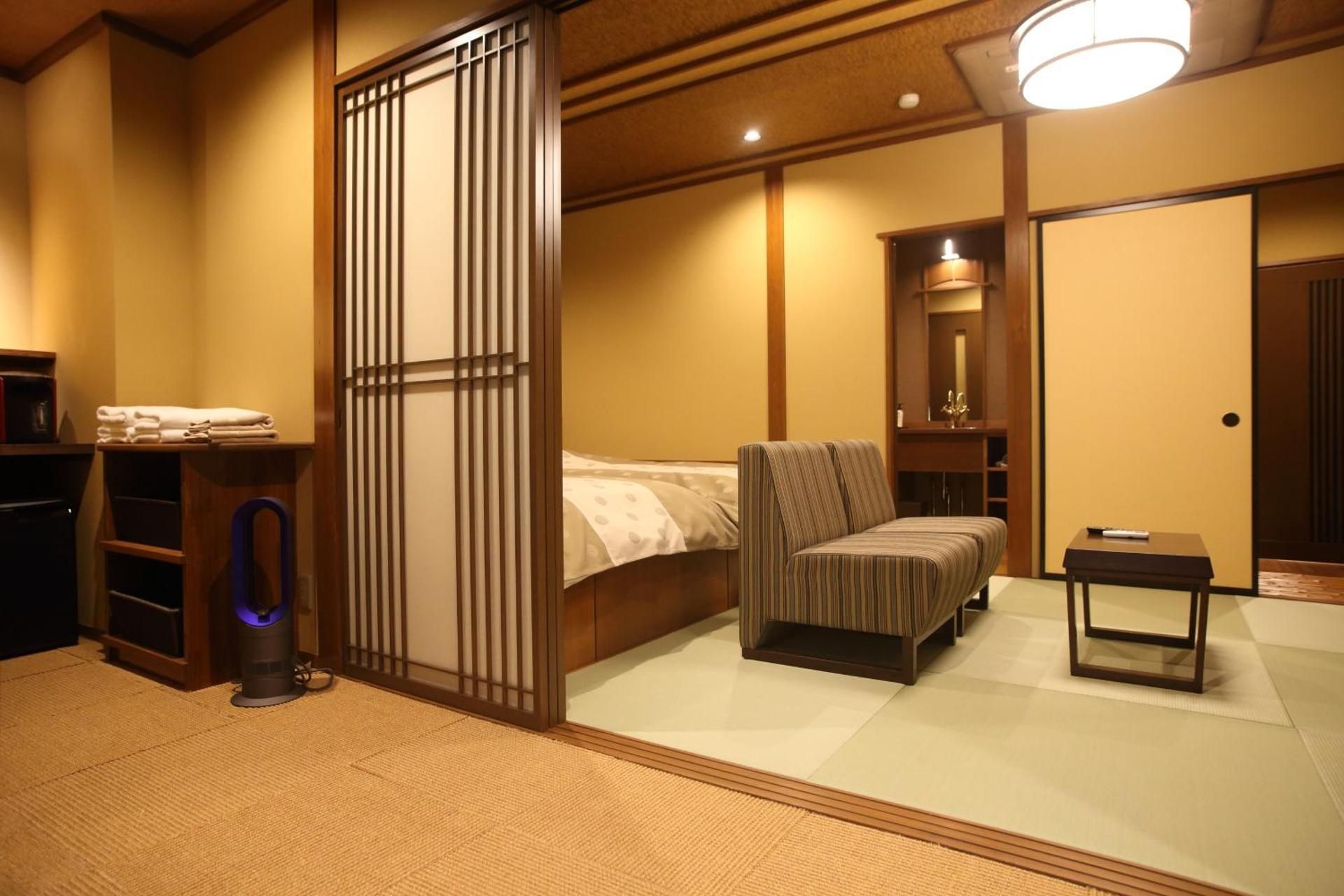 Twin Room with Private External Bathroom