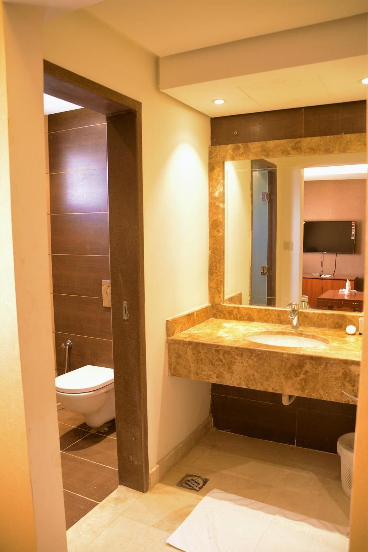 Beyab Alaziziyah Hotel  فندق بياب العزيزية Standard Suite City View 2