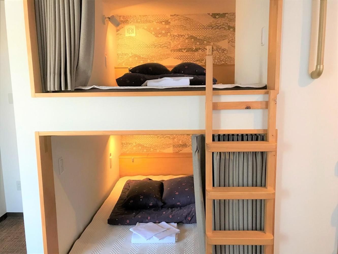 Family Room for 6 People with Shared Bathroom