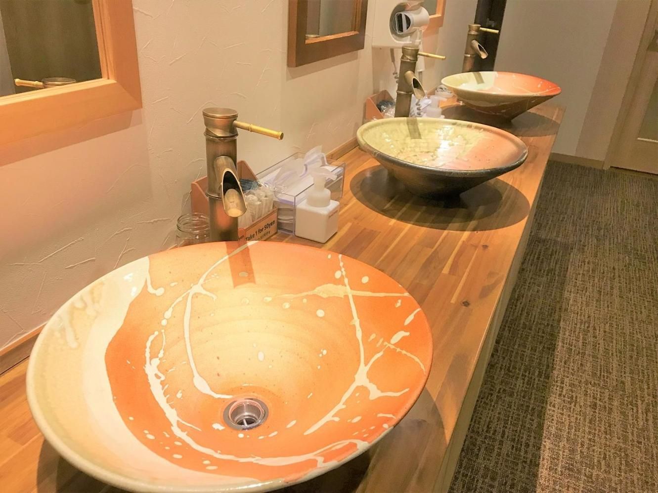 8 Capsule Single Beds in Family Room with Shared Bathroom