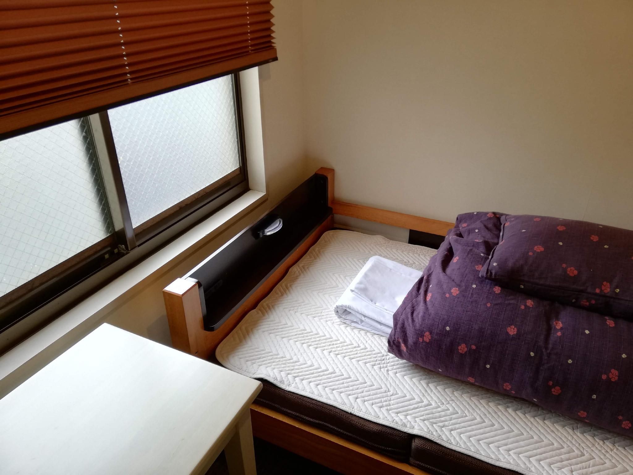 Basic Single Room with Shared Bathroom