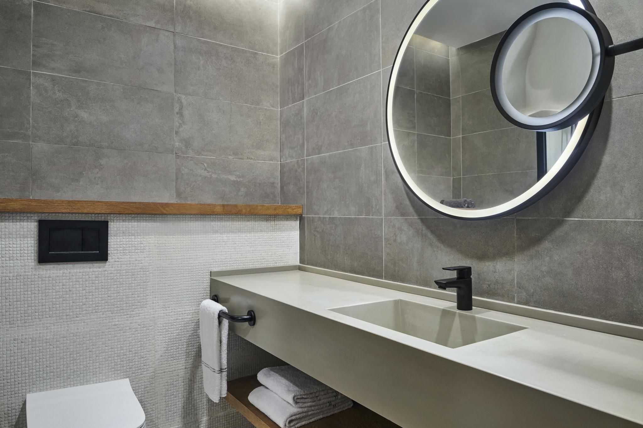 Deluxe Two Bedrooms Apartment