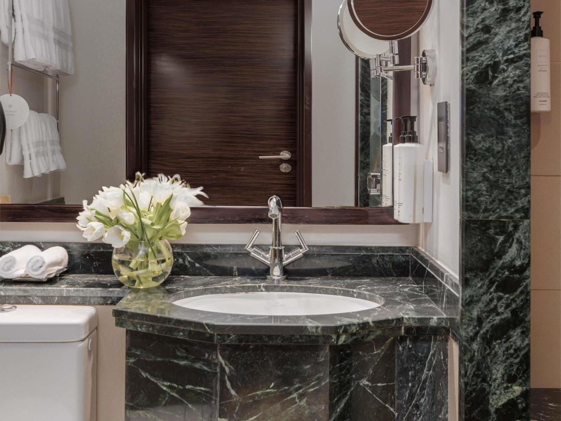 Classic Quadruple Room with Partial Haram View