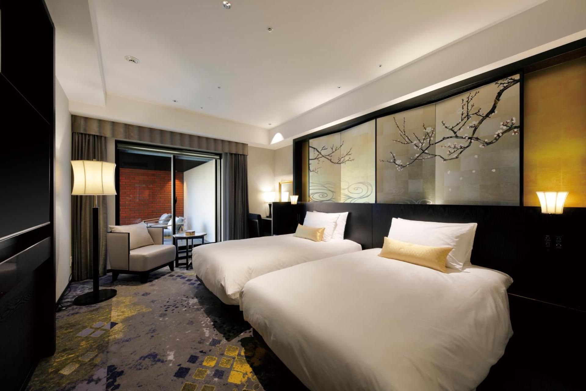 Club Twin Room with Lounge Access with Balcony