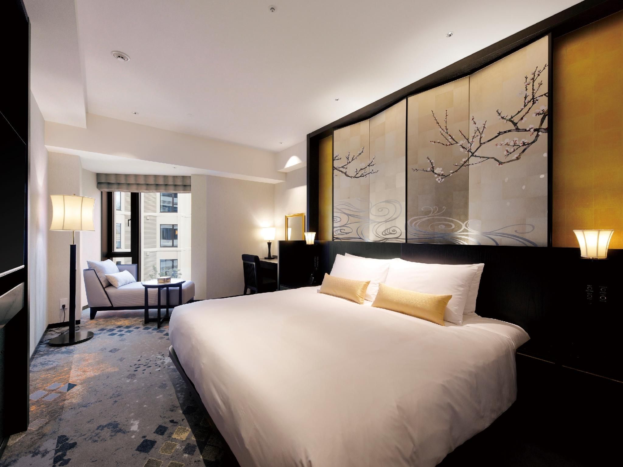 Club King Room with Lounge Access with Garden View