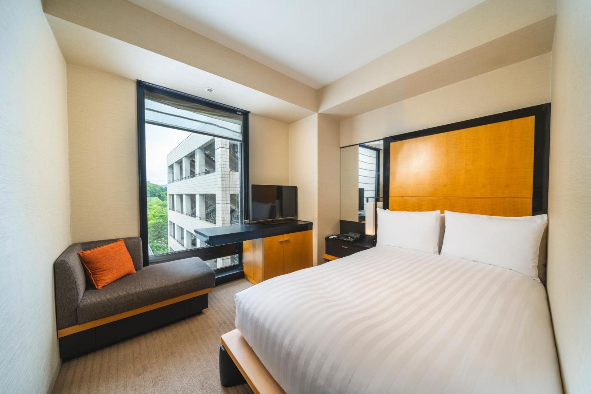 Semi Double Room - Non-Smoking