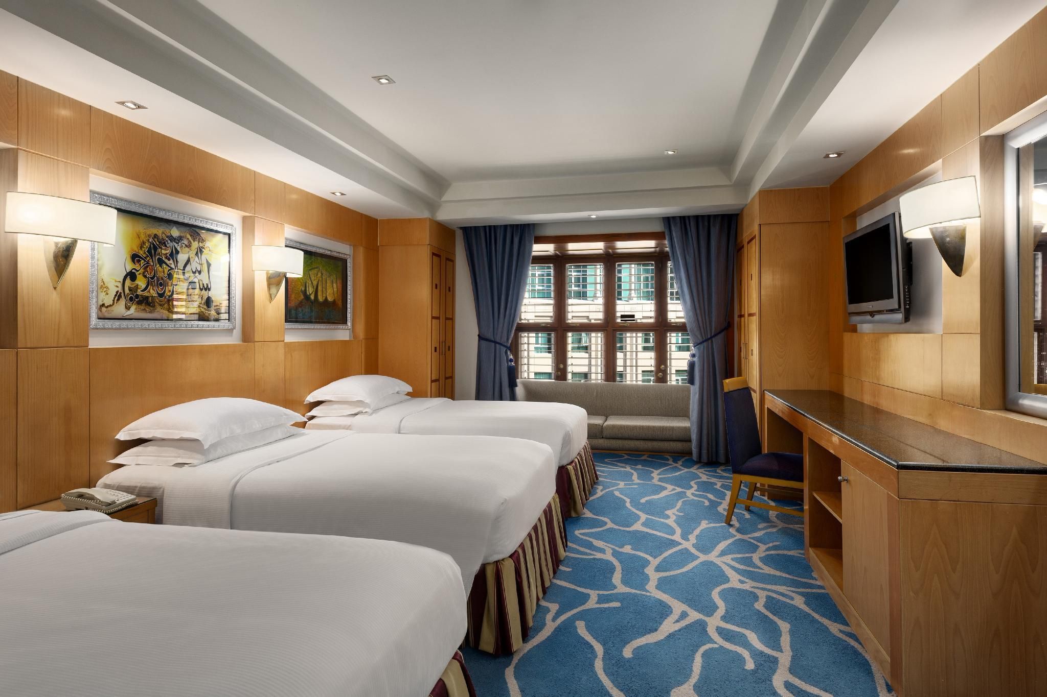 Deluxe Partial Haram View Room with Three Single Beds