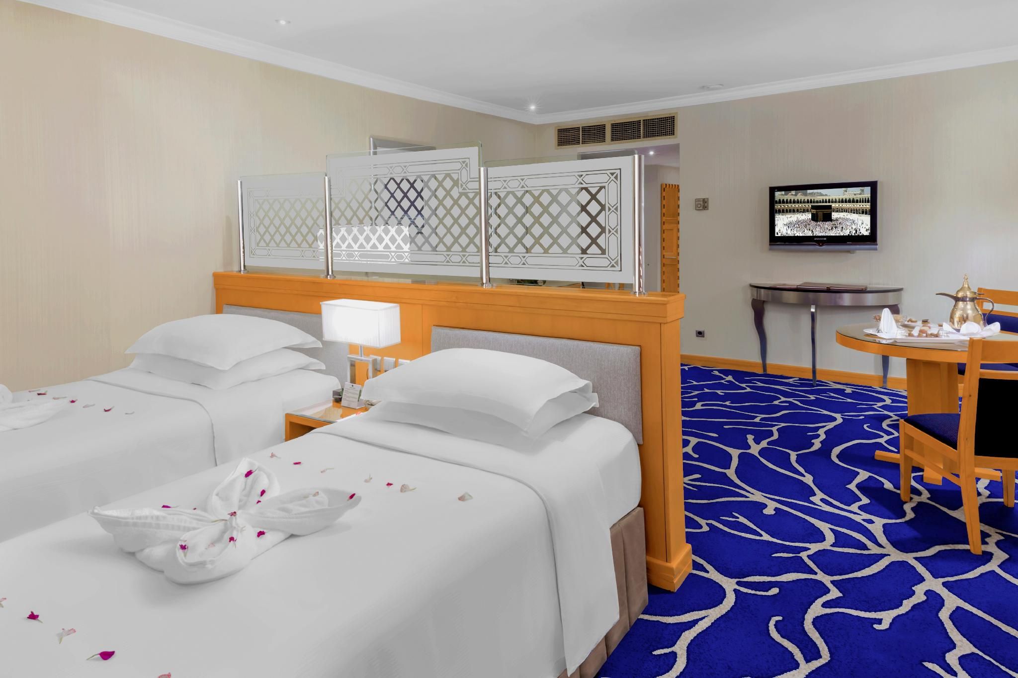Studio with Two Single Beds