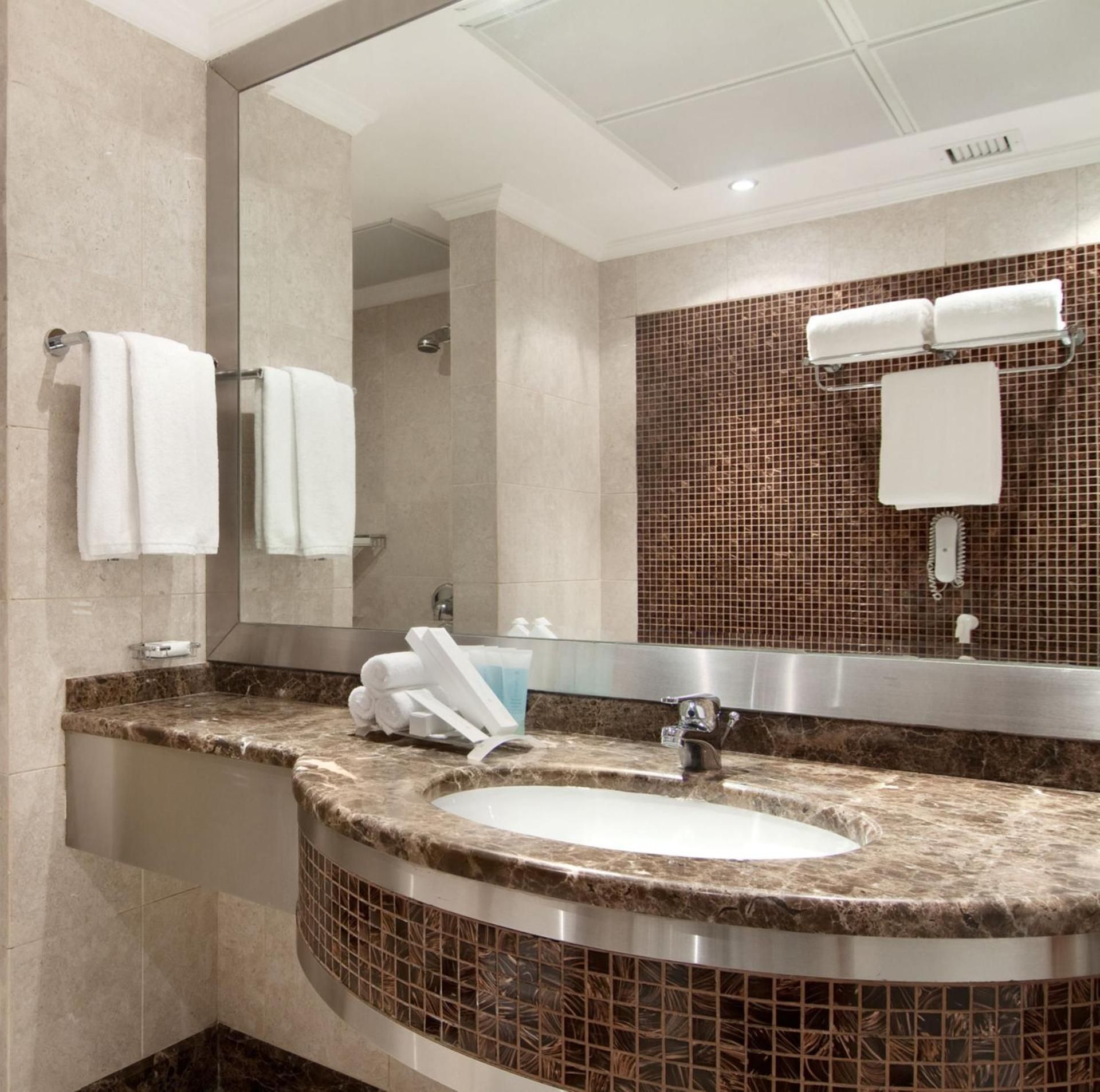 Guest City View Room with Two Single Beds