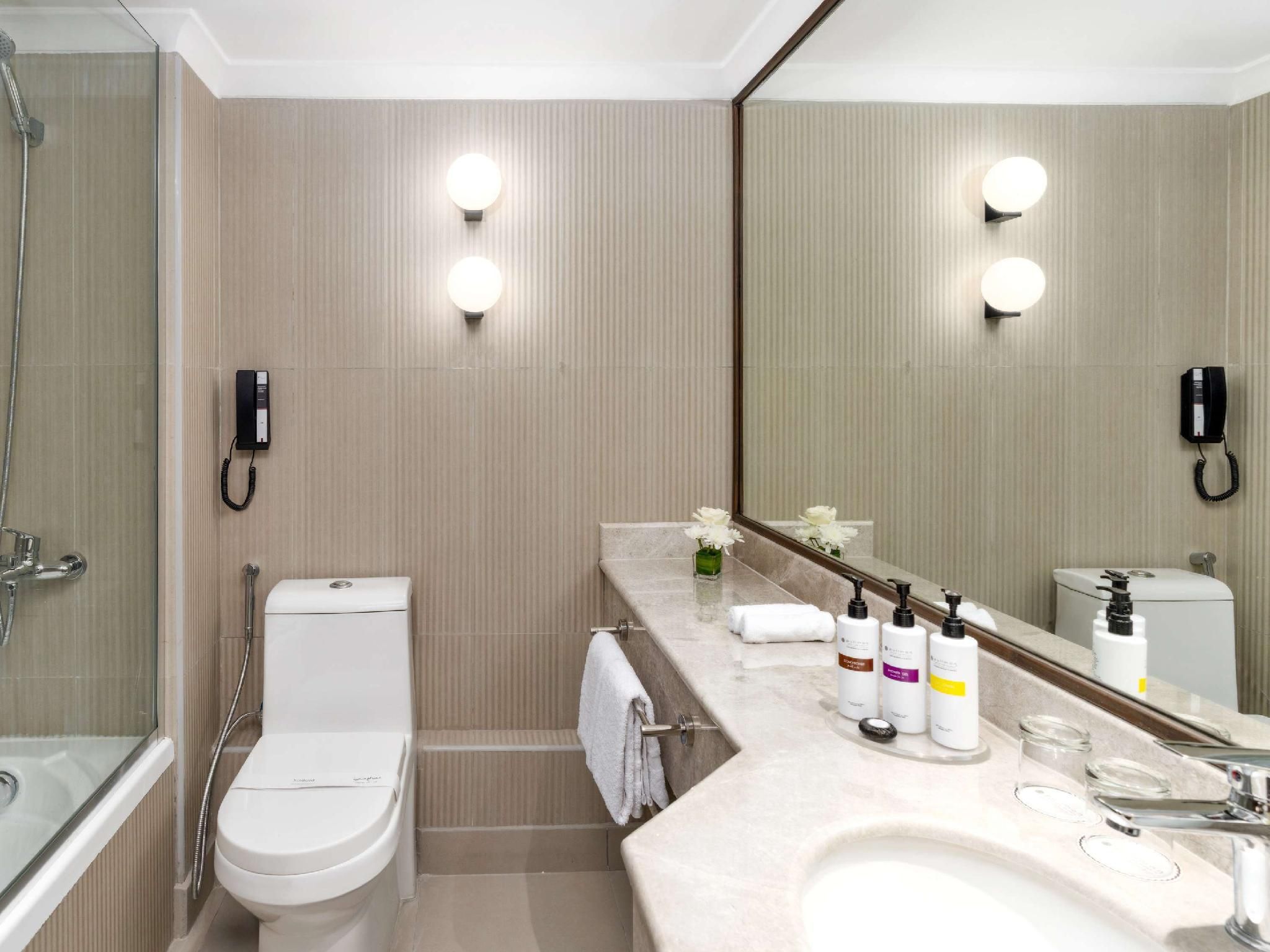 Deluxe Presidential Suite, 1 Double Size Bed, 2 Single Size Beds, Partial Kaaba View