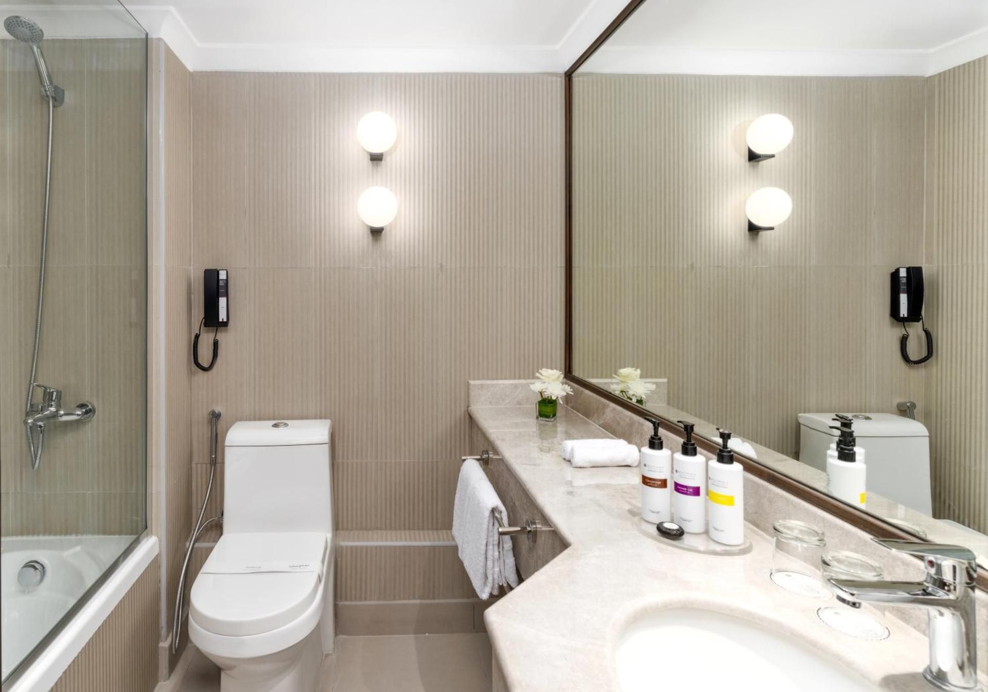 Deluxe Presidential Suite with Double Bed and Two Single Beds - Partial Kaaba View