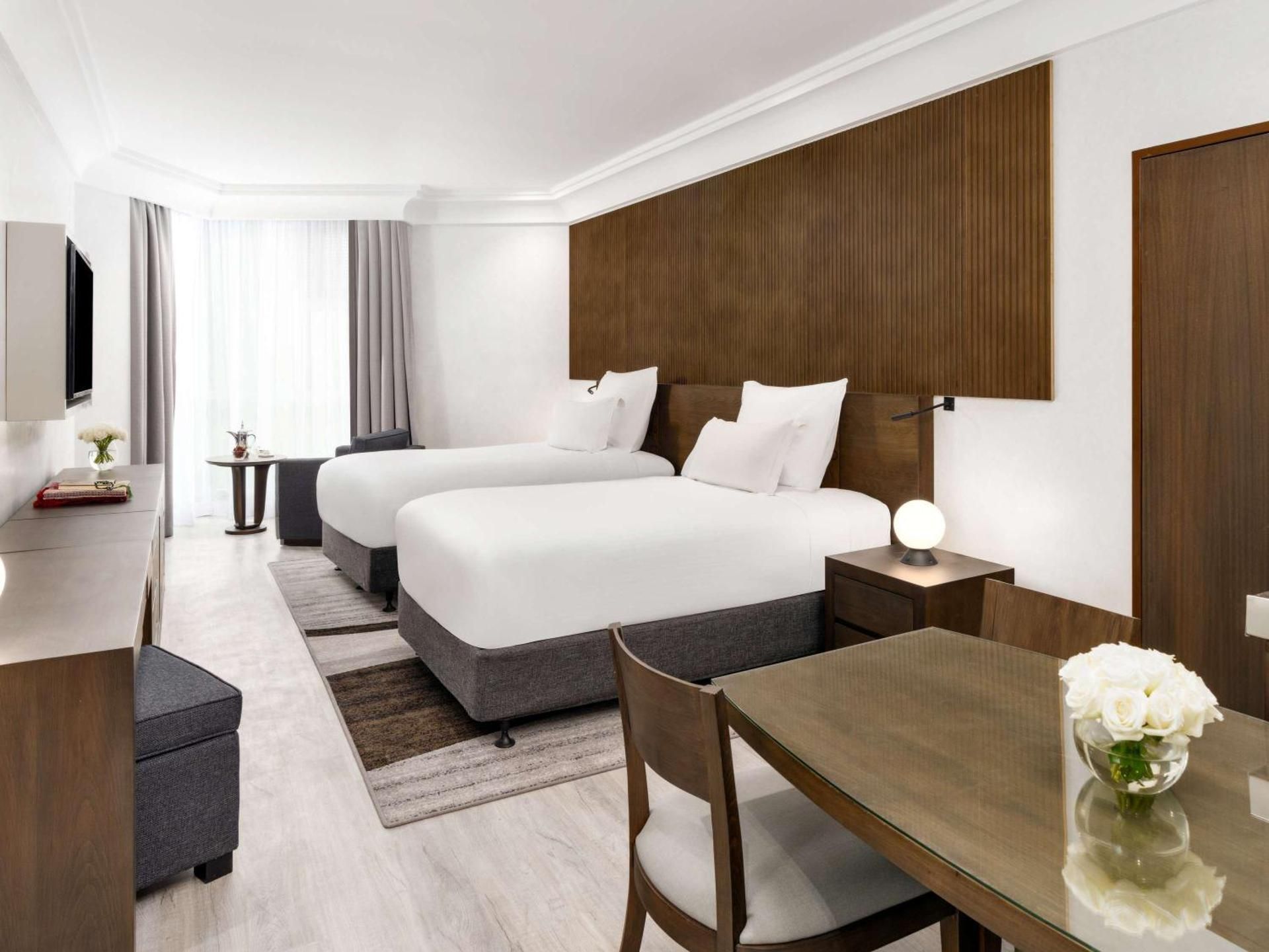 Deluxe Room with Two Single Beds and City View