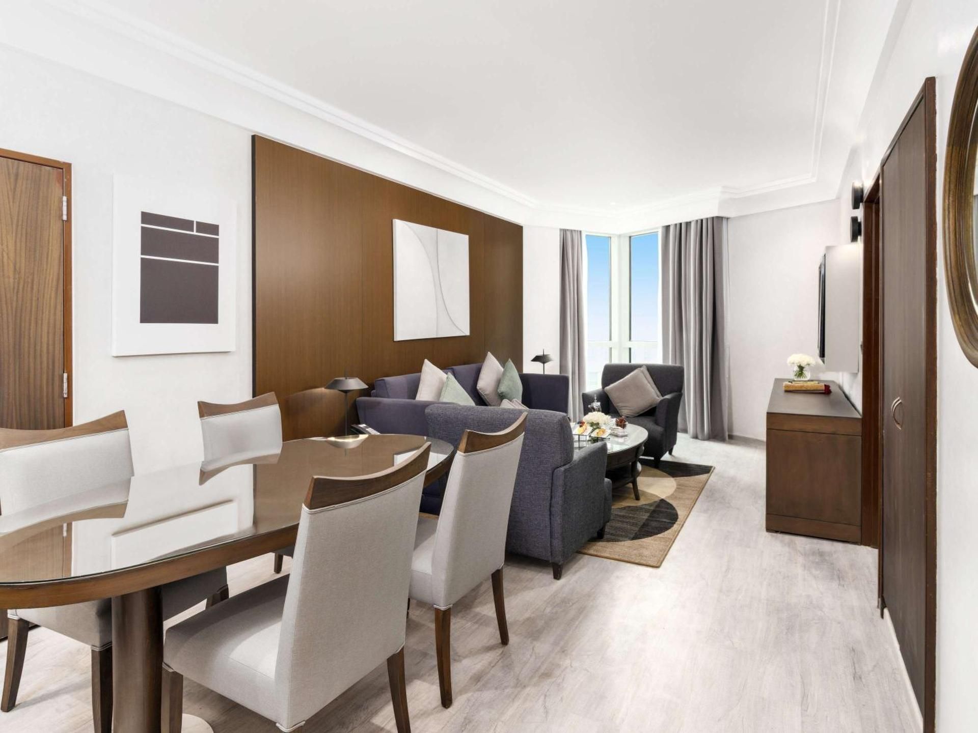 Deluxe Presidential Suite with Double Bed and Two Single Beds - Partial Kaaba View