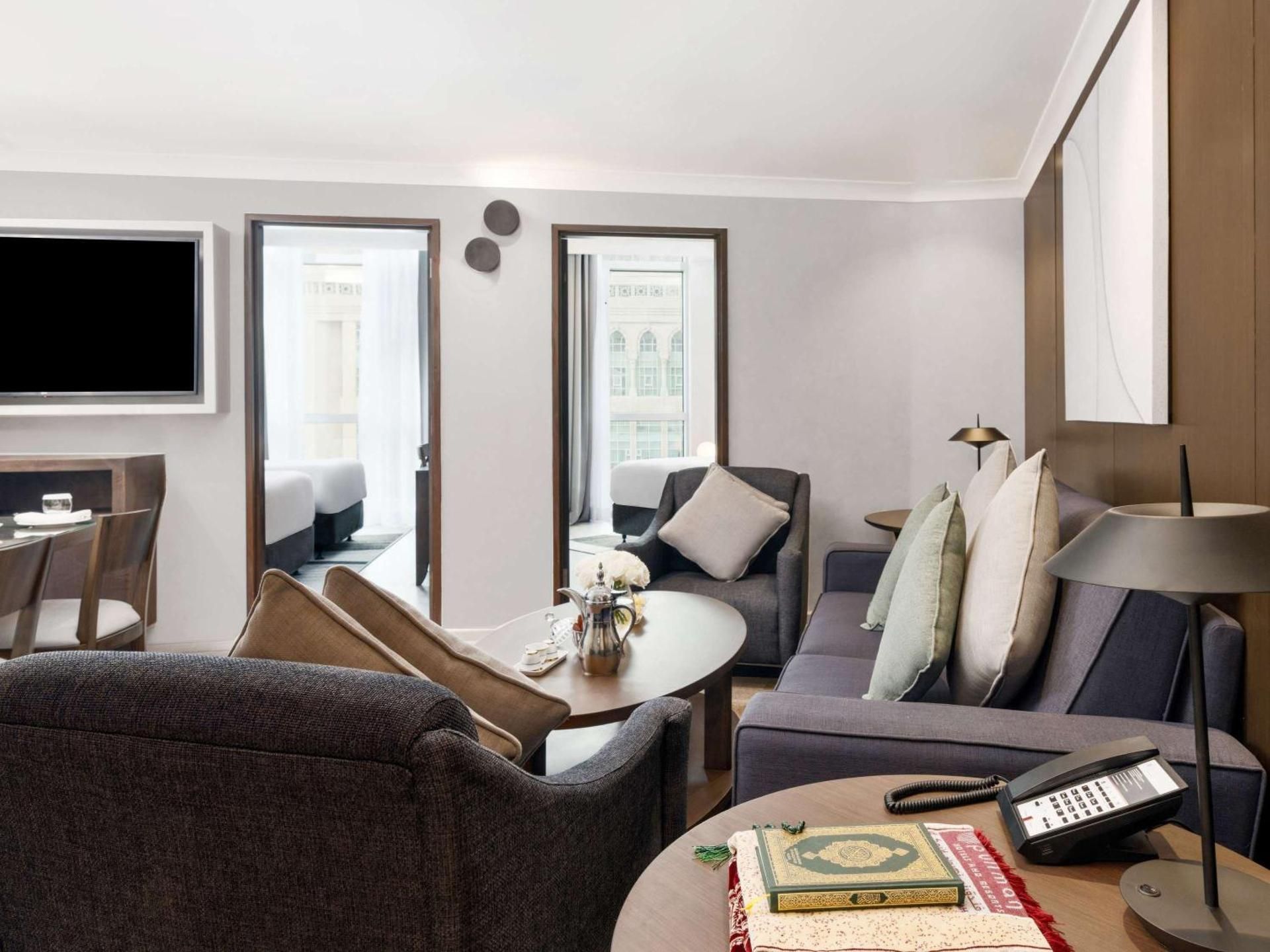 Deluxe Executive King Suite with Two Twin Beds and Haram View