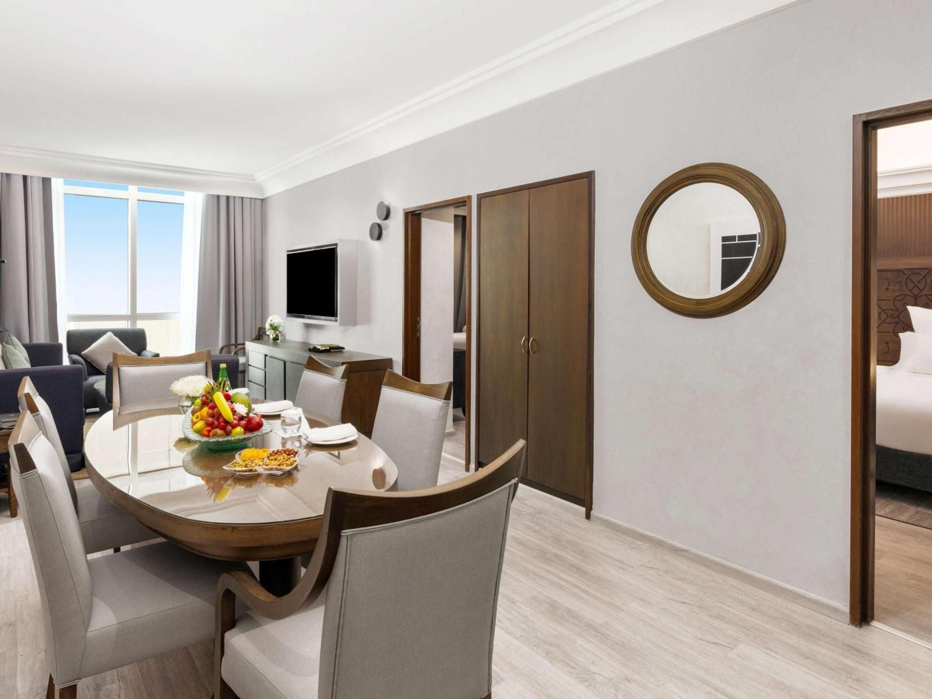 Deluxe Presidential Suite with Double Bed and Two Single Beds - Partial Kaaba View