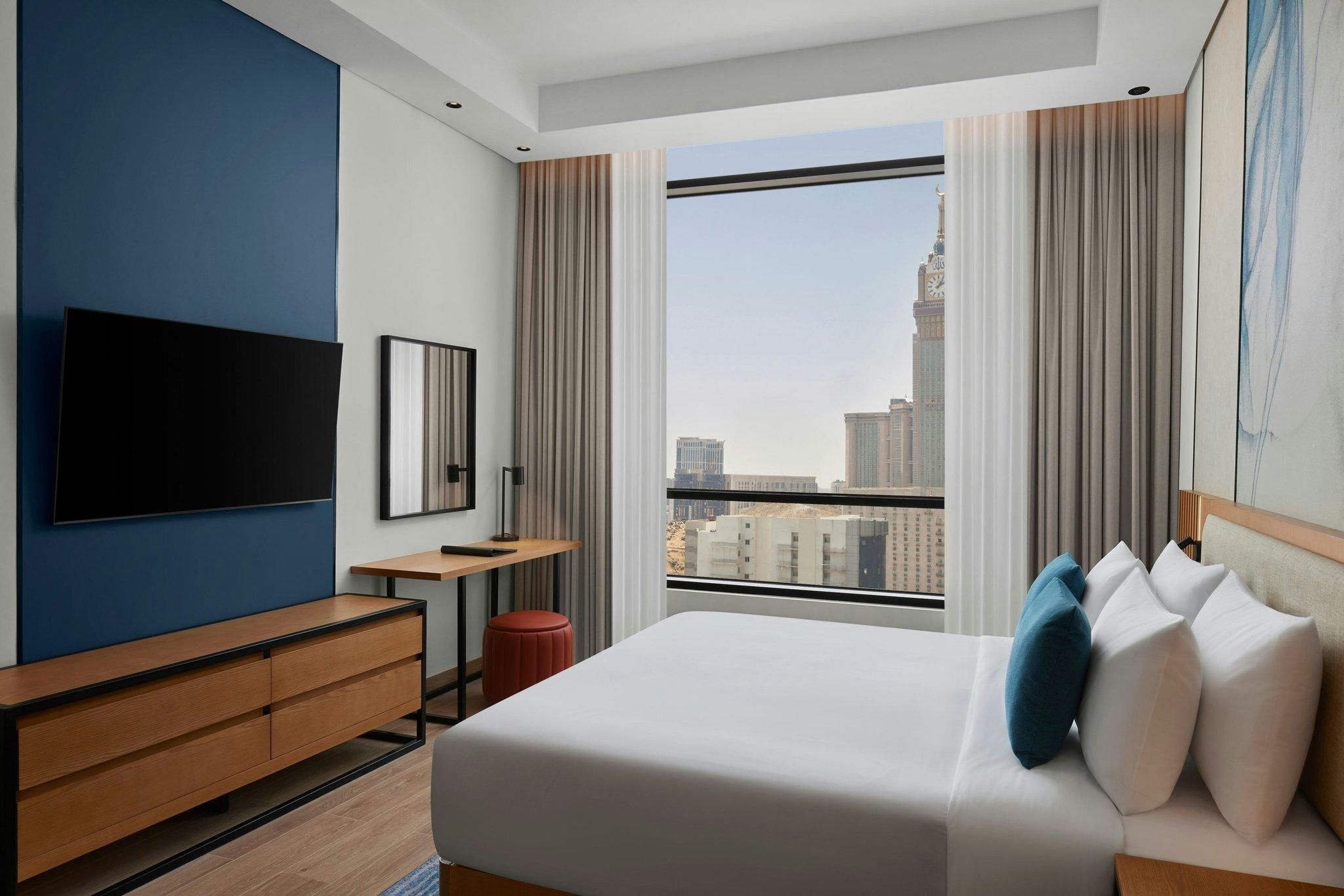 Executive, 1 Bedroom Suite, 1 King, Sofa bed, Balcony