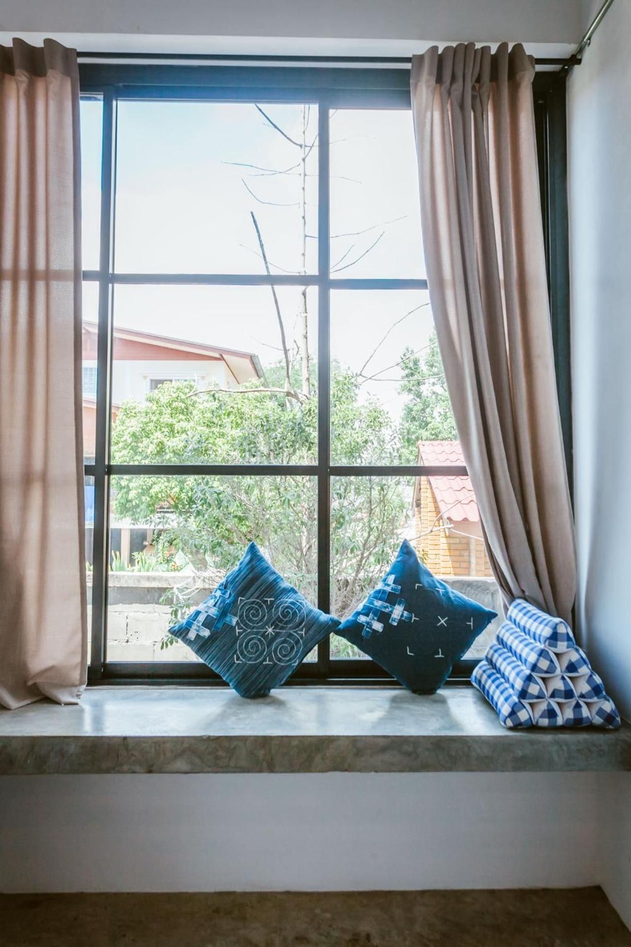 Hug Inn Phrae Deluxe Double Room 3