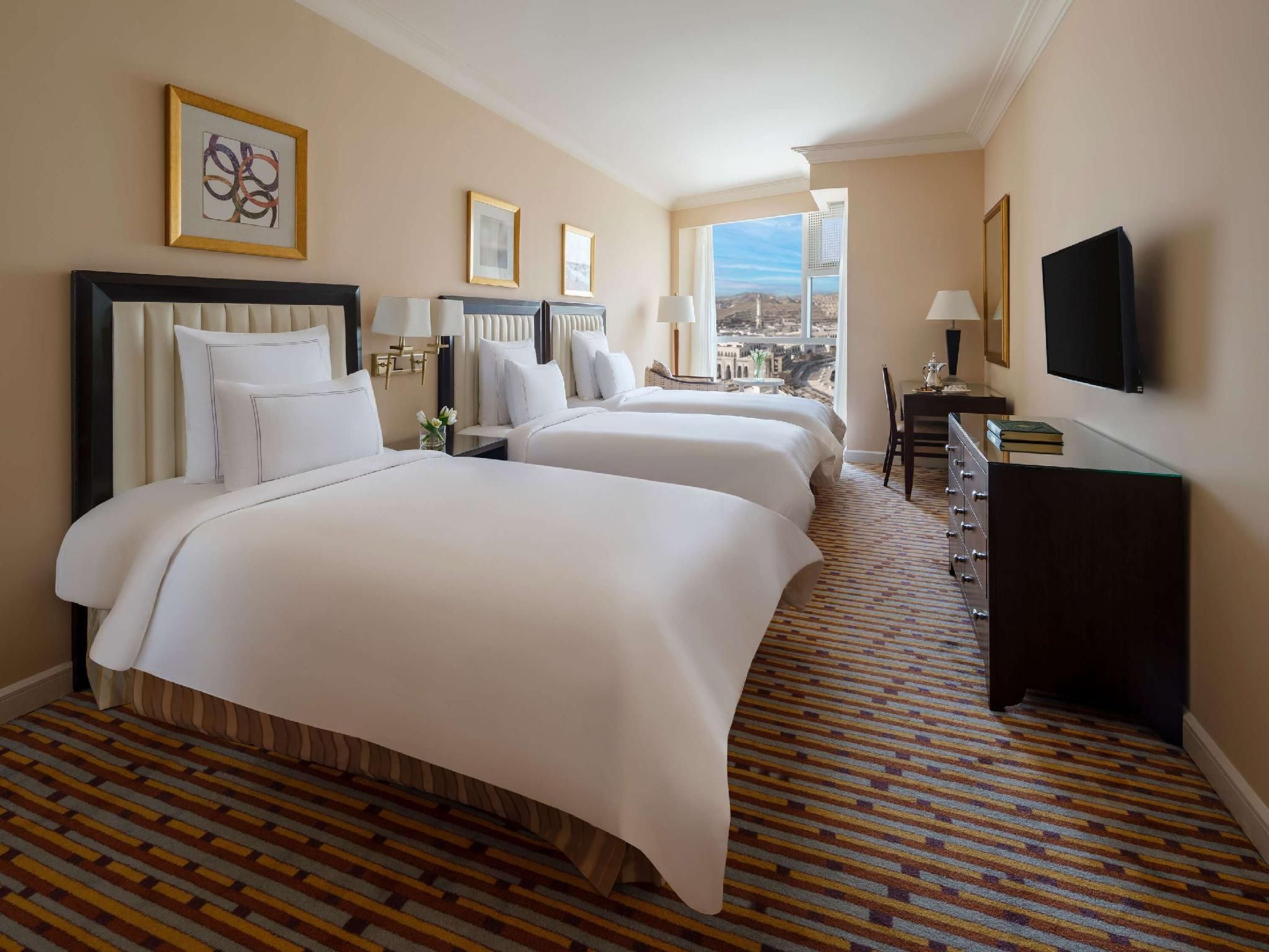 Classic room Triple beds Partial Kaaba view