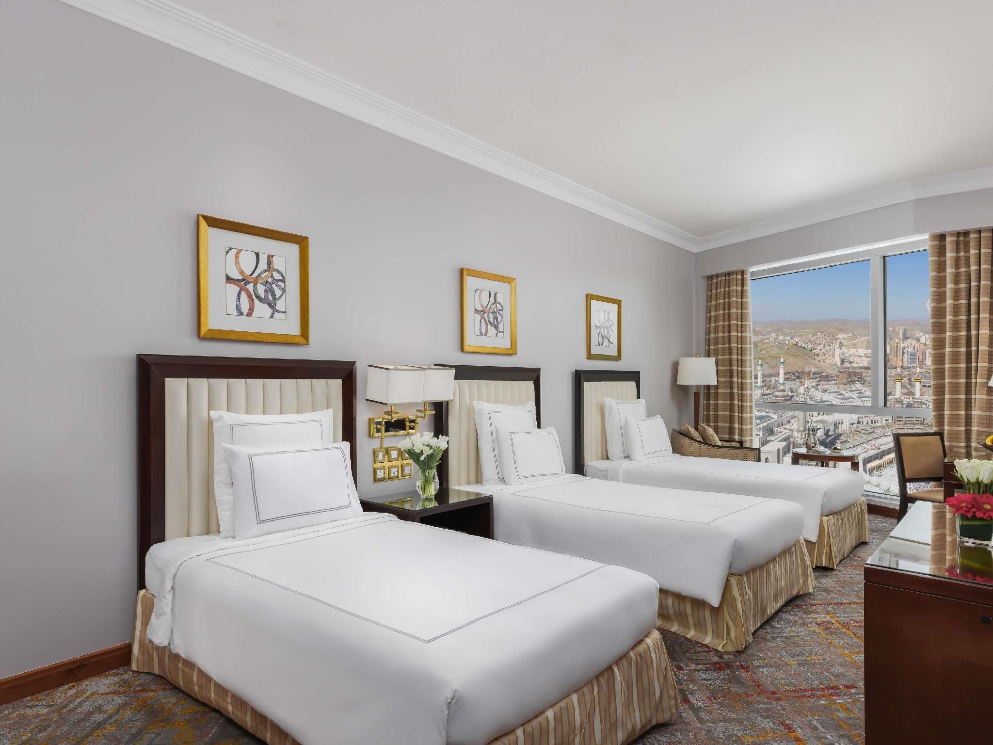 Classic room Triple beds Partial Kaaba view