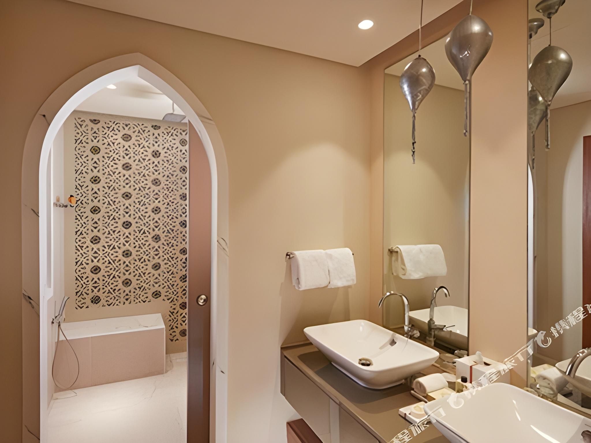 Grand Deluxe King Room