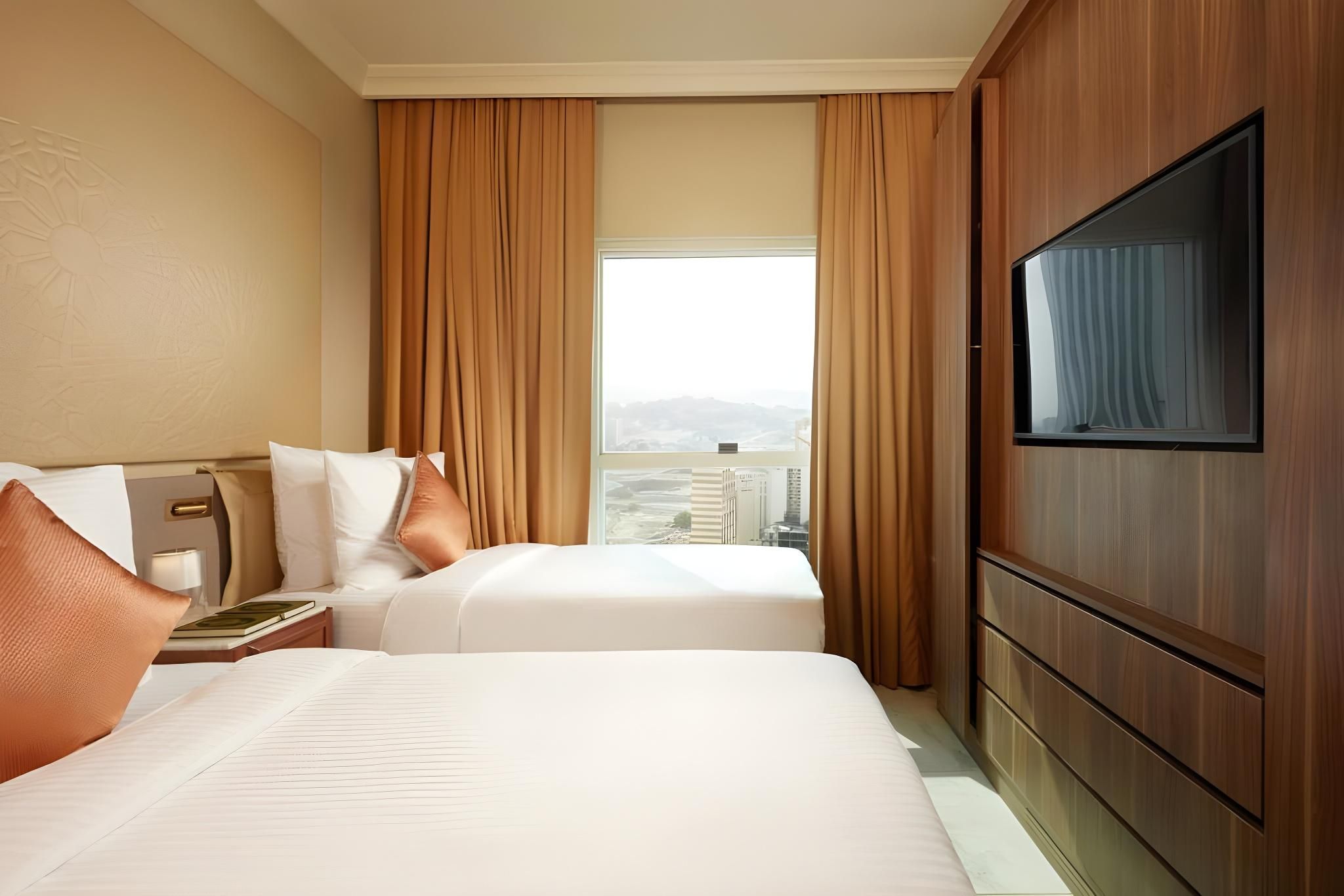 Deluxe King Room City View