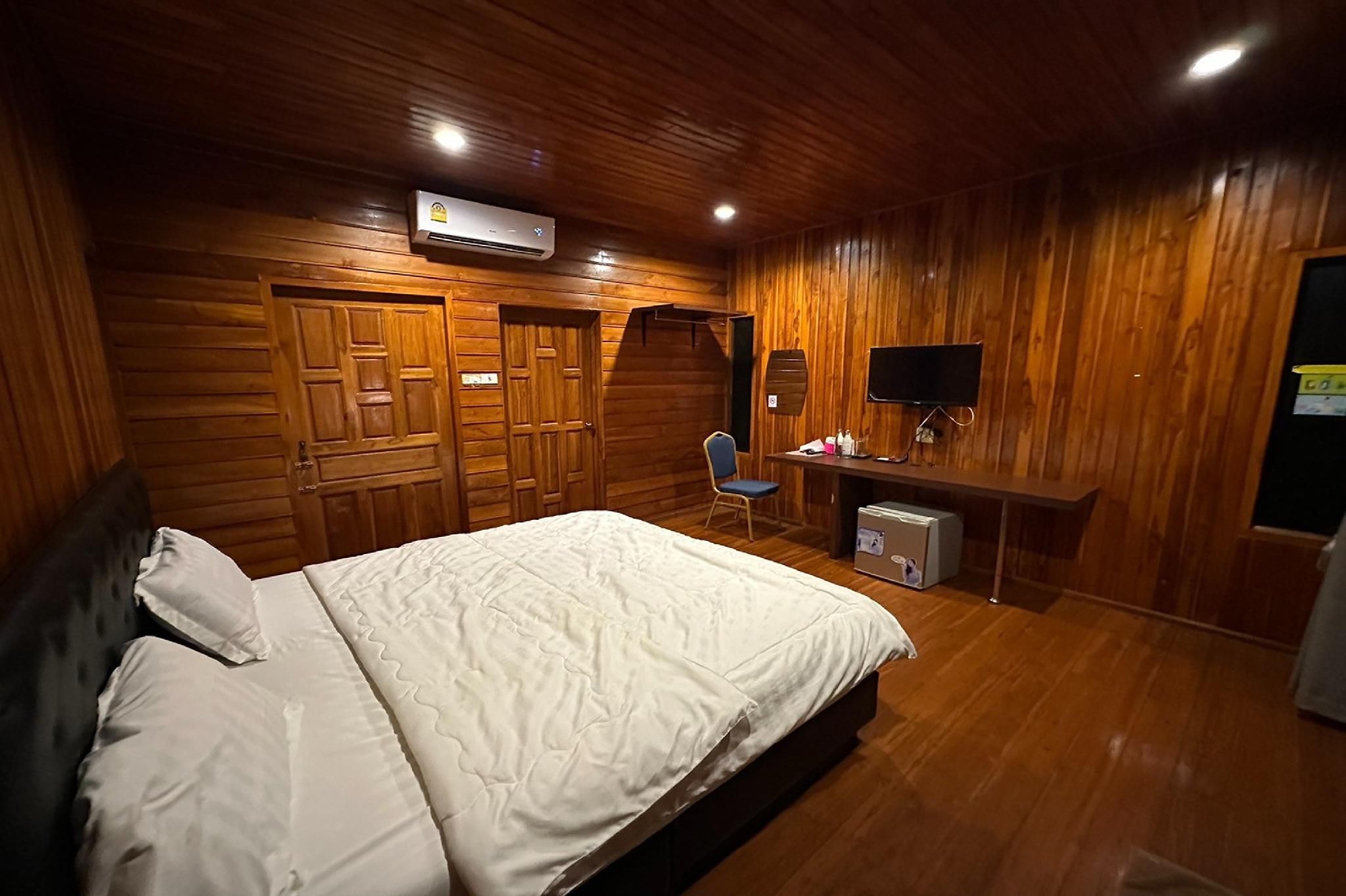 Wooden Villa Deluxe King Room