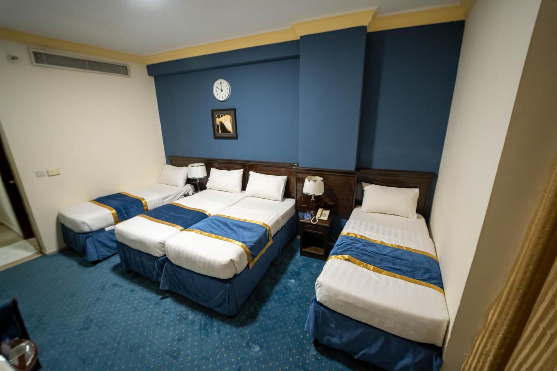 Quintuple Room