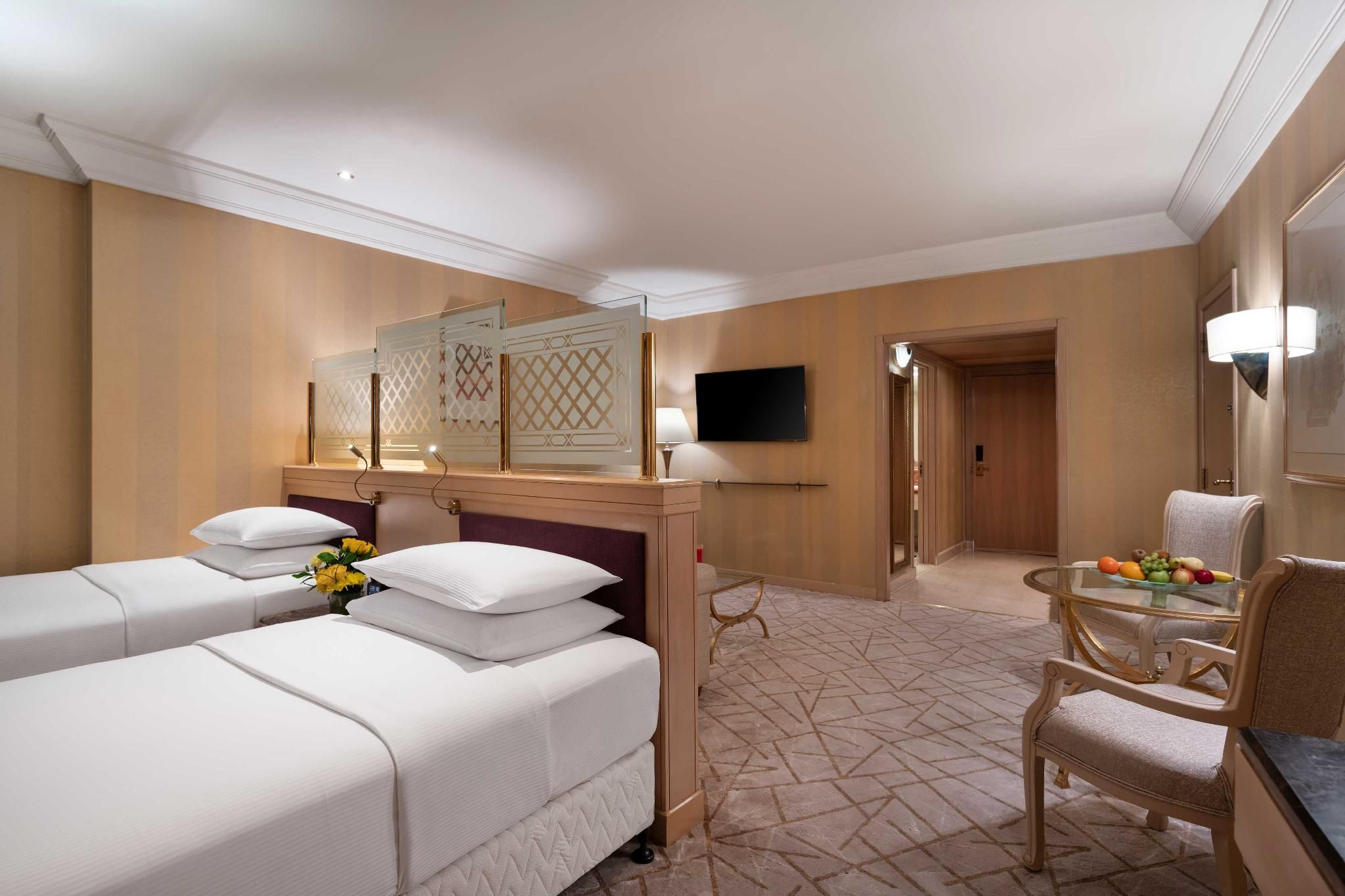 Studio Suite with Two Single Beds