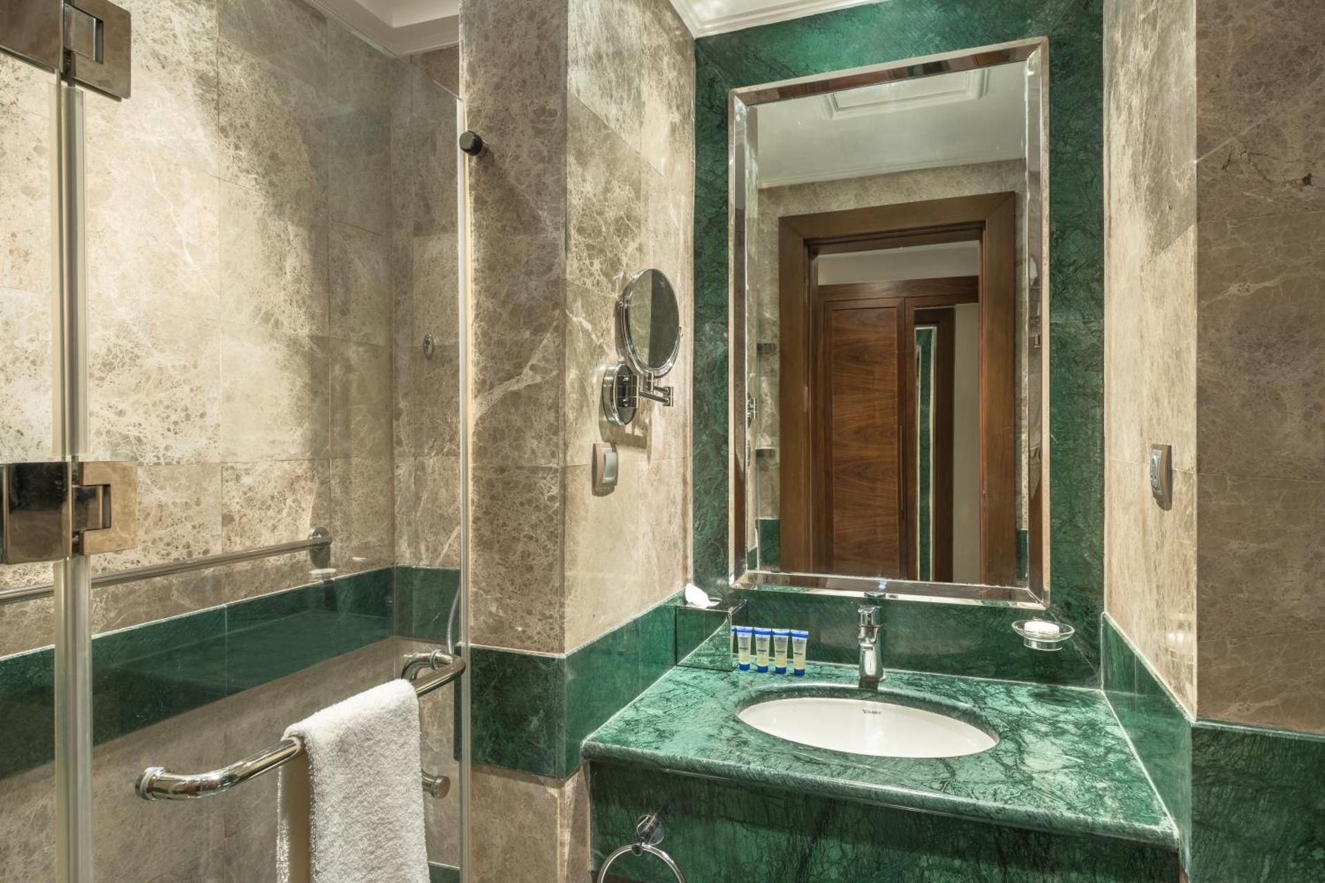 Standard Room with four Single Beds