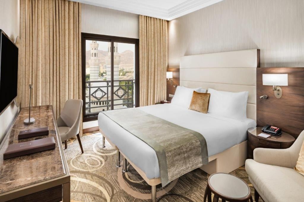 Copthorne Makkah Al Naseem Standard Room King Bed