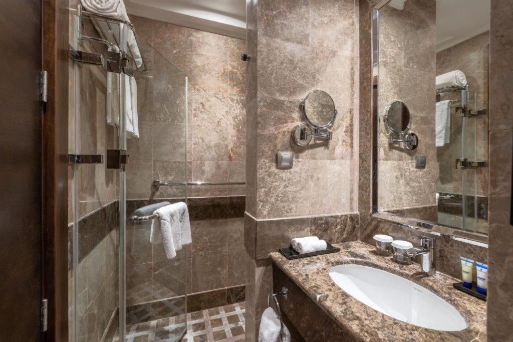 Standard Room with four Single Beds