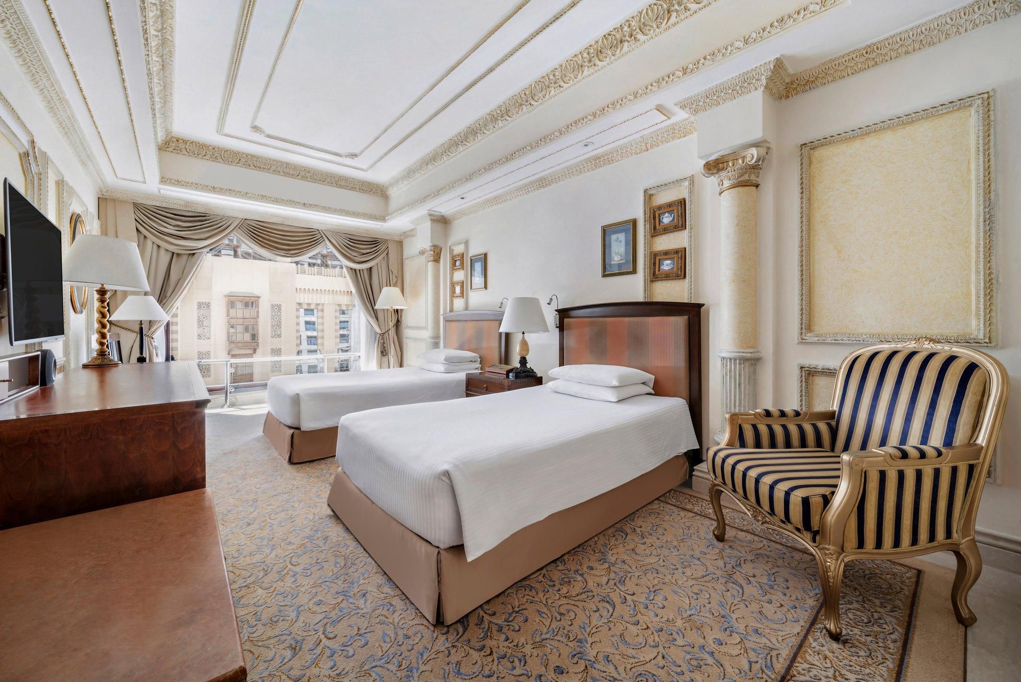 2 Twin Classic City View Walk in Shower Smoking